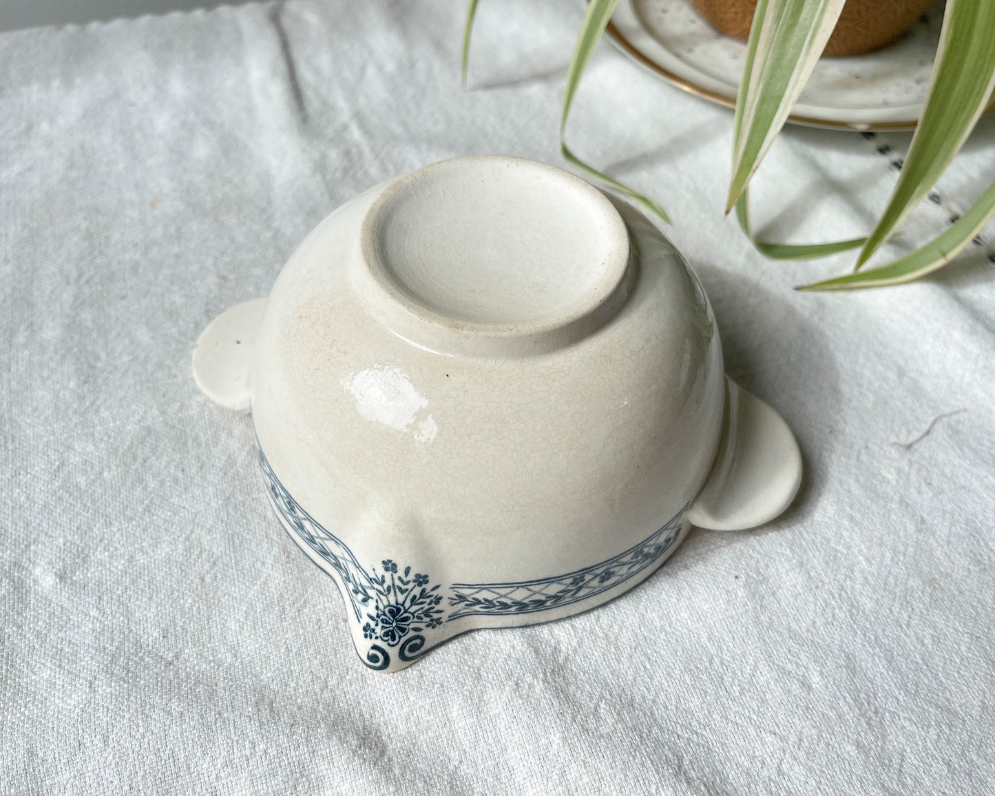 Saucière vintage Terre de fer bleue Salins modèle Arbois Ennege