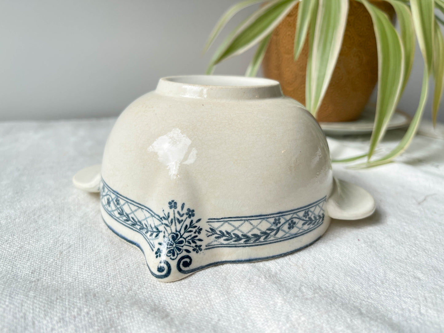 Saucière vintage Terre de fer bleue Salins modèle Arbois Ennege
