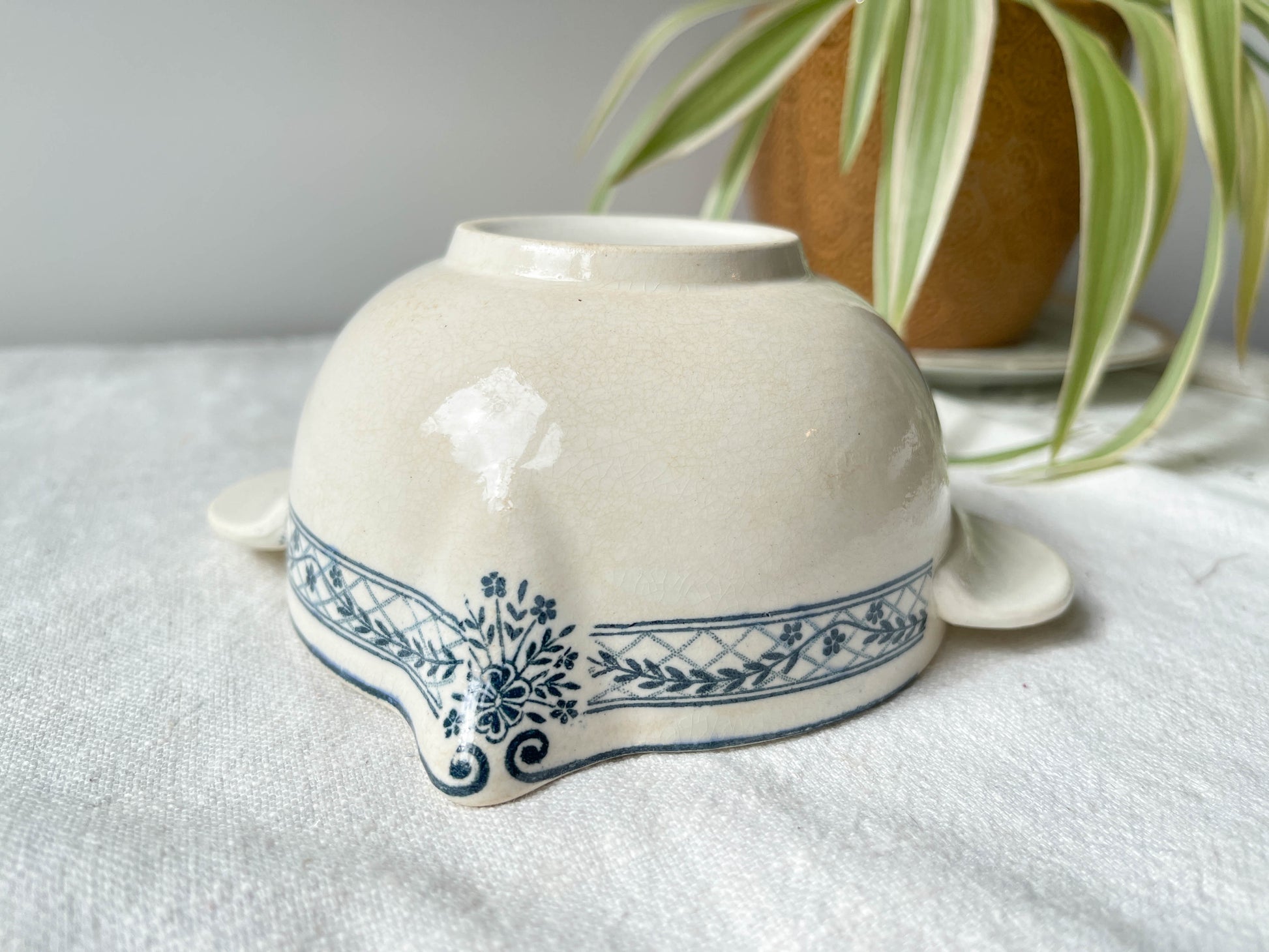 Saucière vintage Terre de fer bleue Salins modèle Arbois Ennege