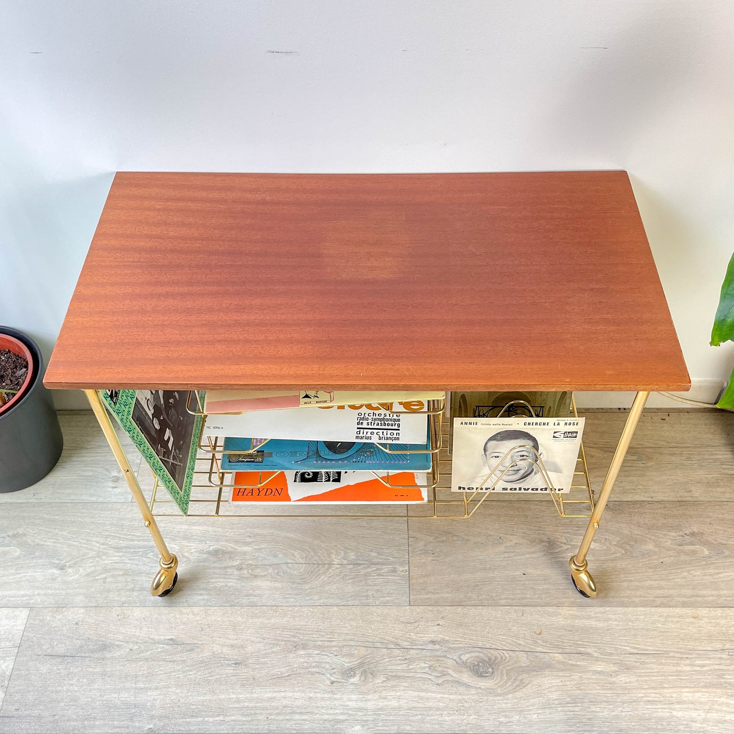 Table d'appoint vintage range vinyles - Laiton & Bois – Années 50/60