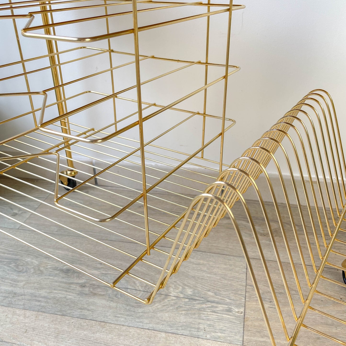 Table d'appoint vintage range vinyles - Laiton & Bois – Années 50/60