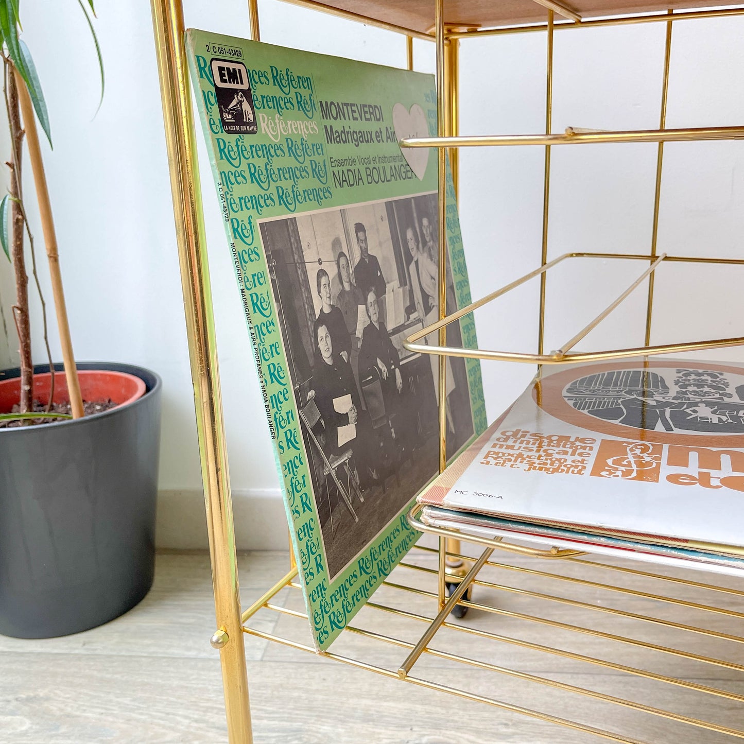 Table d'appoint vintage range vinyles - Laiton & Bois – Années 50/60