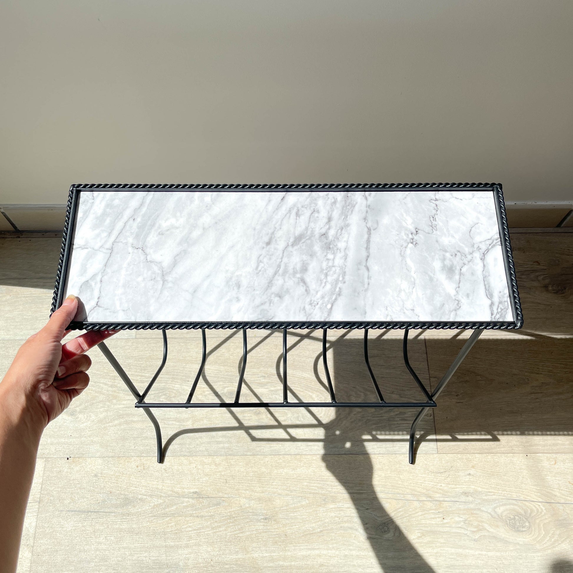 Table d'appoint range vinyles vintage métal marbre