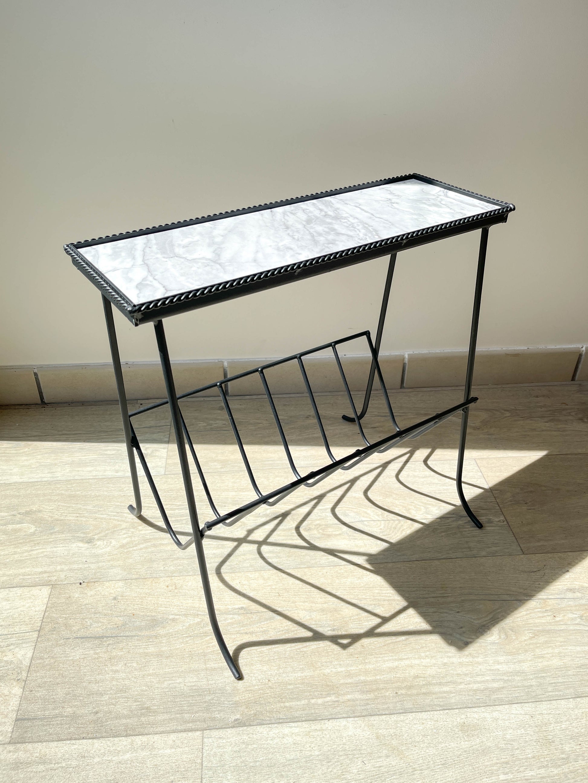 Table d'appoint range vinyles vintage métal marbre