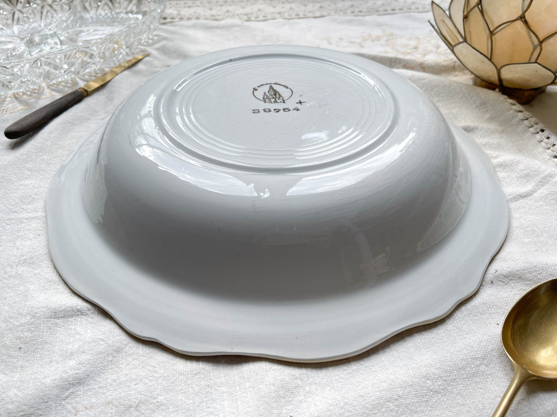 Plat creux porcelaine vintage fleuri blanche jaune doré L'Amandinoise 38754 France 1950s