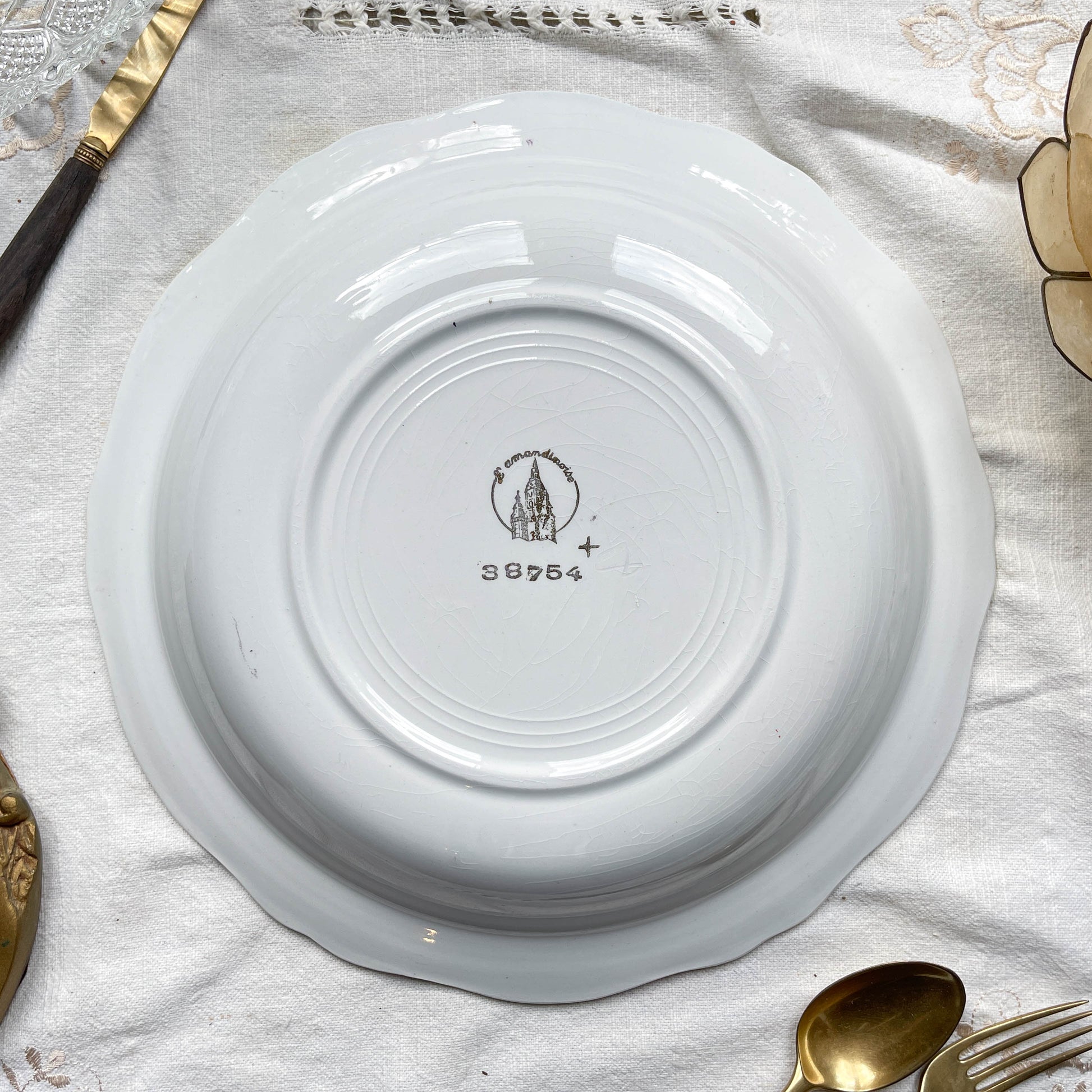 Plat creux porcelaine vintage fleuri blanche jaune doré L'Amandinoise 38754 France 1950s