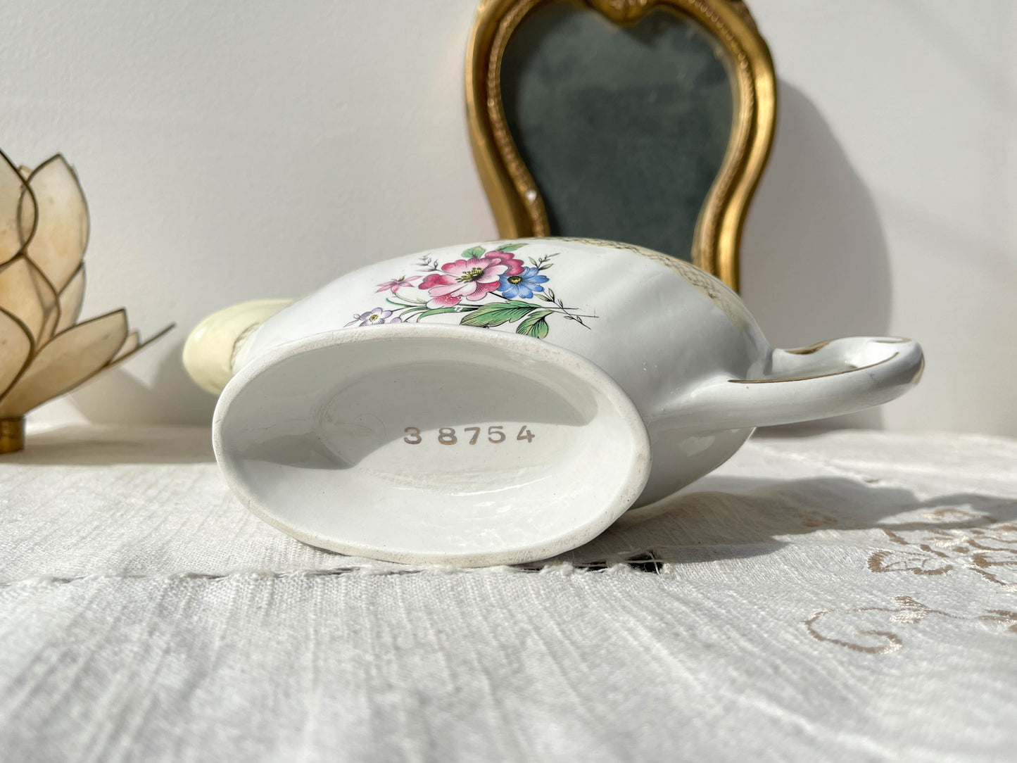 Saucière porcelaine vintage fleuri blanche jaune doré L'Amandinoise 38754 France 1950s
