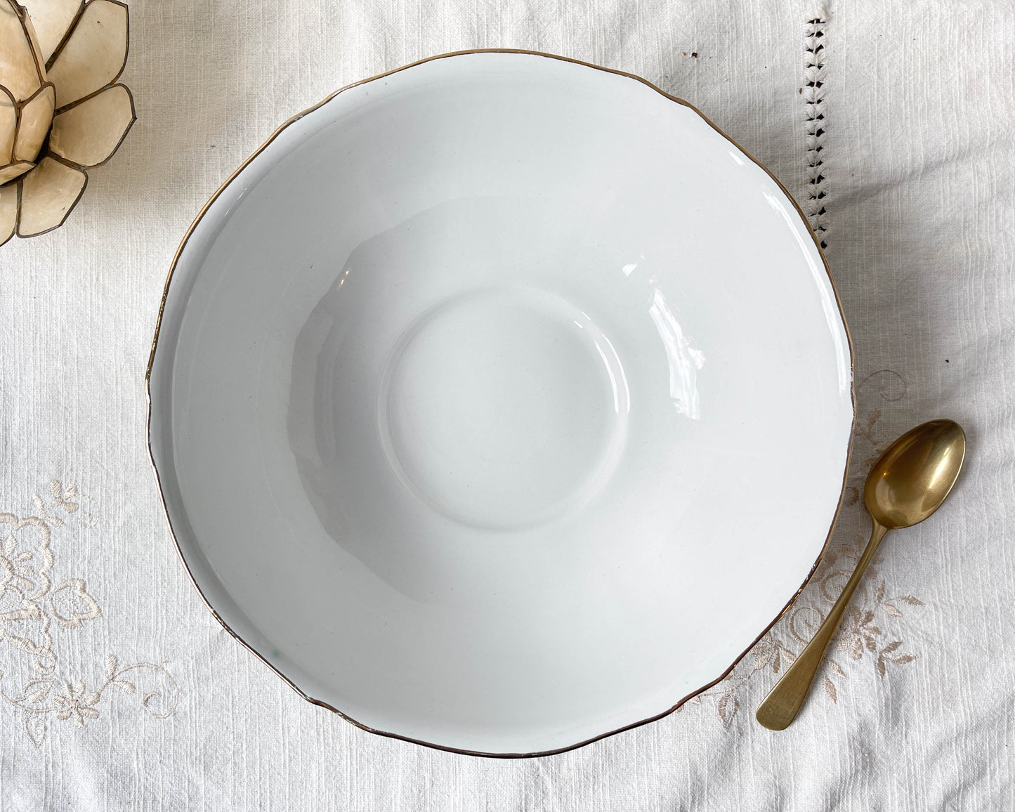 Saladier porcelaine vintage fleuri blanche jaune doré L'Amandinoise 38754 France 1950s