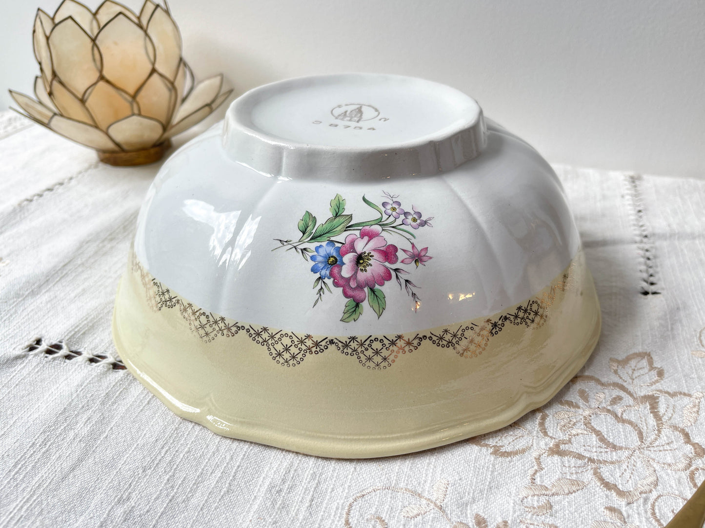 Saladier porcelaine vintage fleuri blanche jaune doré L'Amandinoise 38754 France 1950s