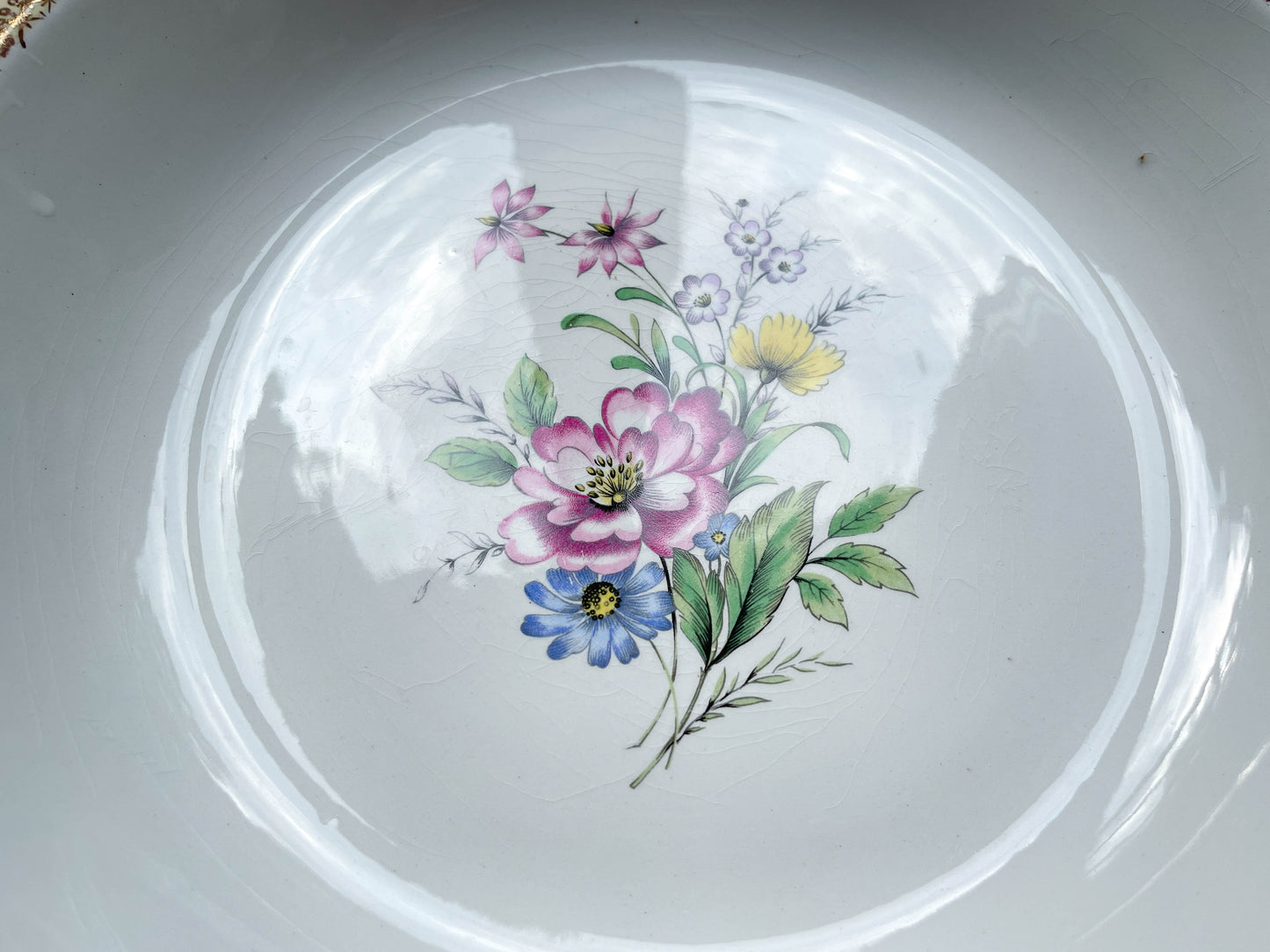Plat creux porcelaine vintage fleuri blanche jaune doré L'Amandinoise 38754 France 1950s