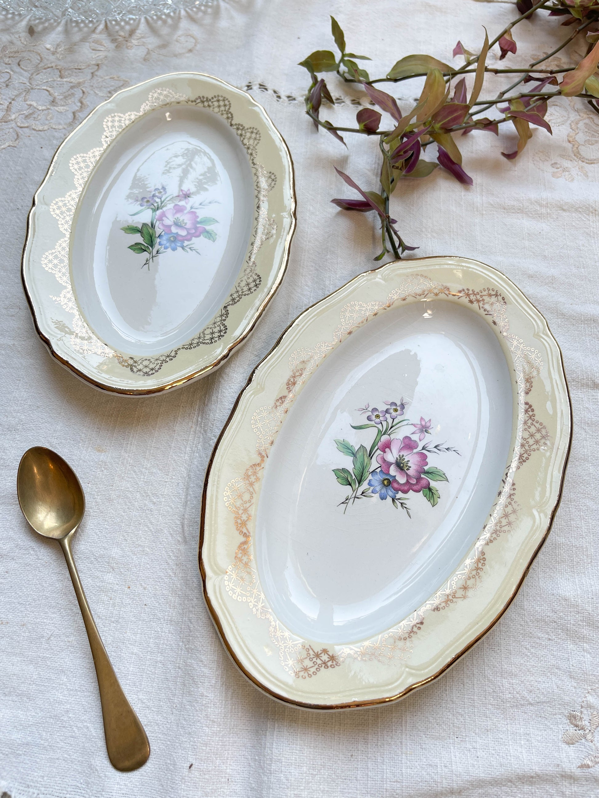 2 Raviers porcelaine vintage fleuri blanche jaune doré L'Amandinoise 38754