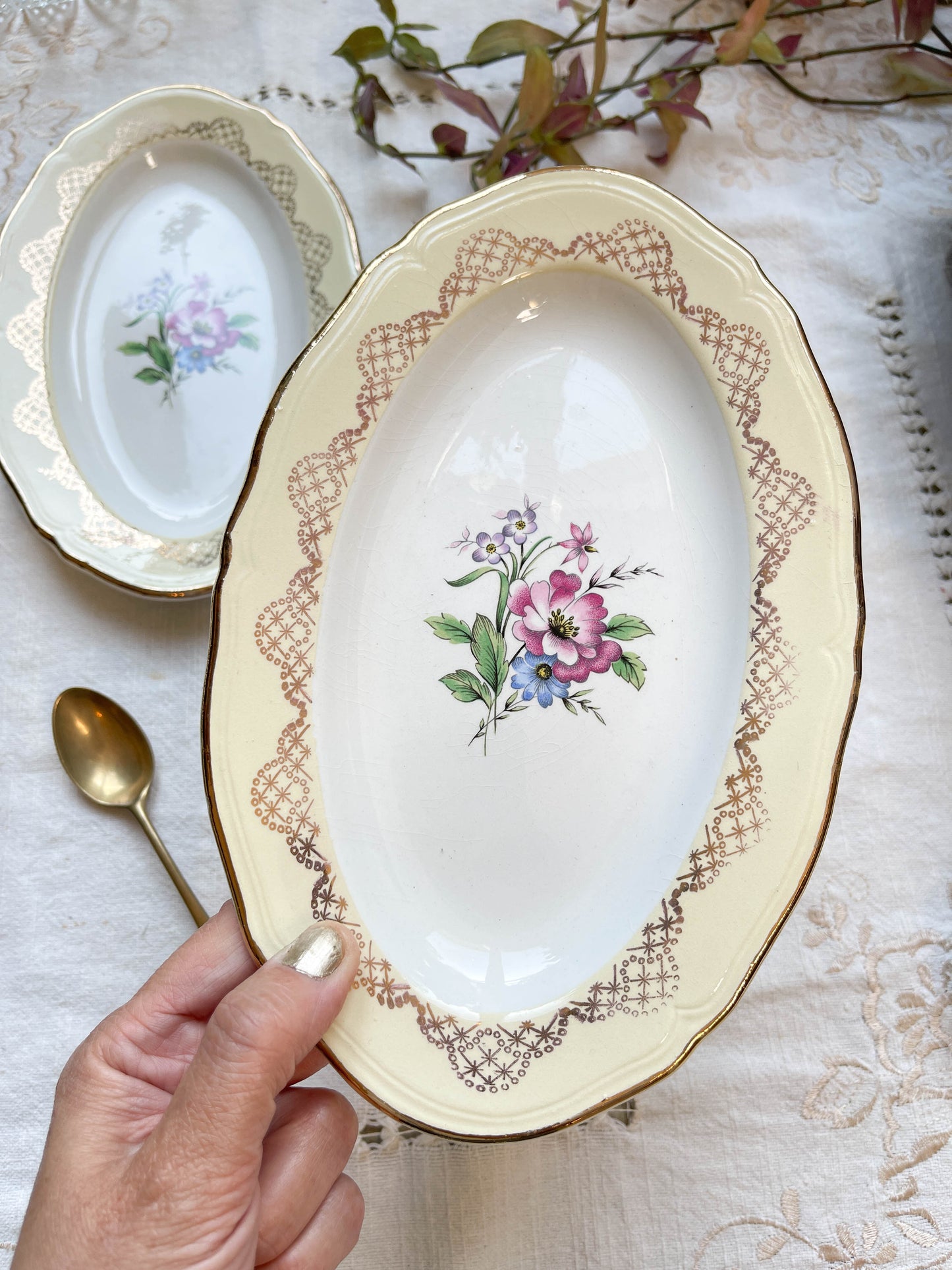 2 Raviers porcelaine vintage fleuri blanche jaune doré L'Amandinoise 38754