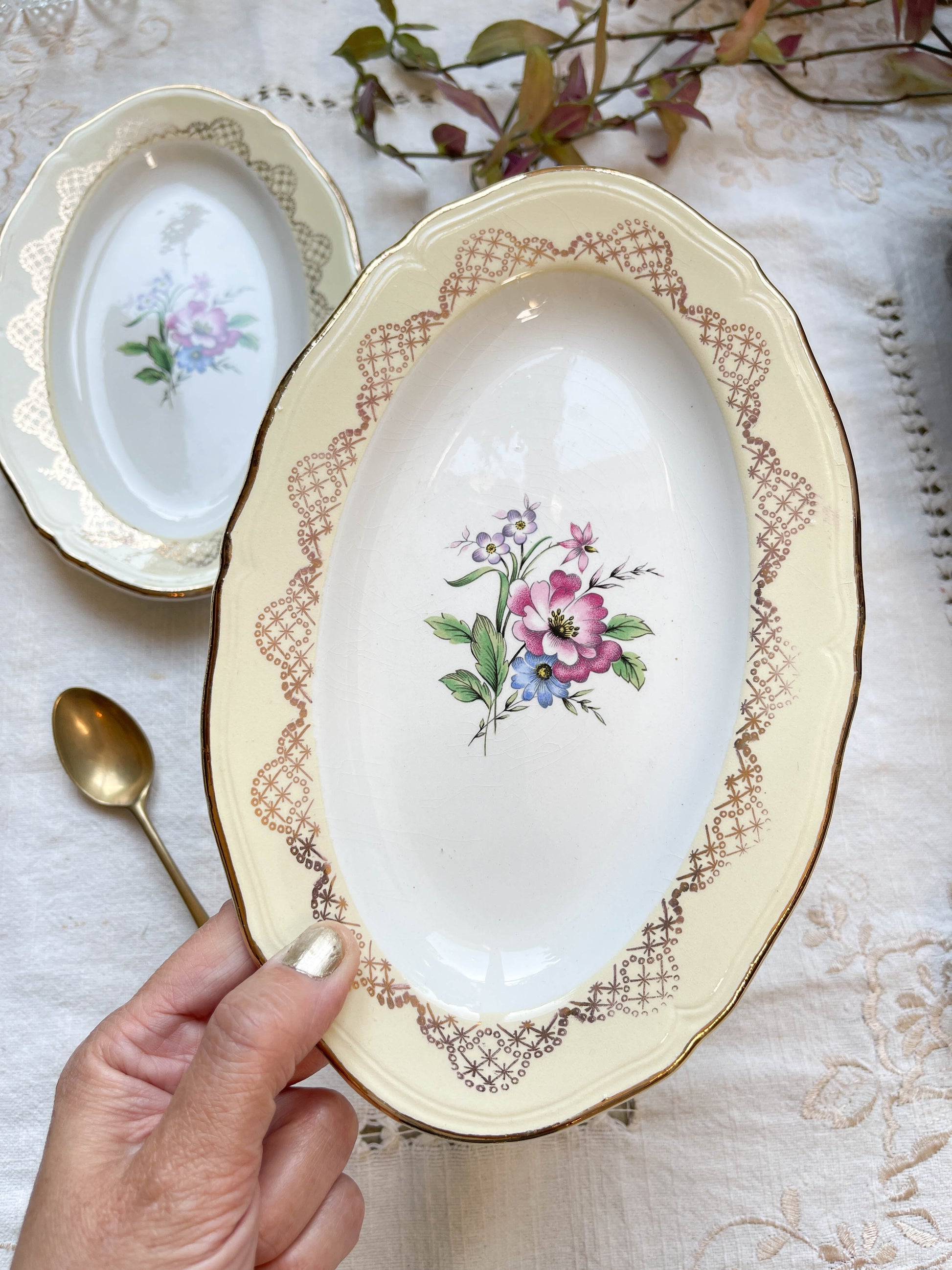 2 Raviers porcelaine vintage fleuri blanche jaune doré L'Amandinoise 38754