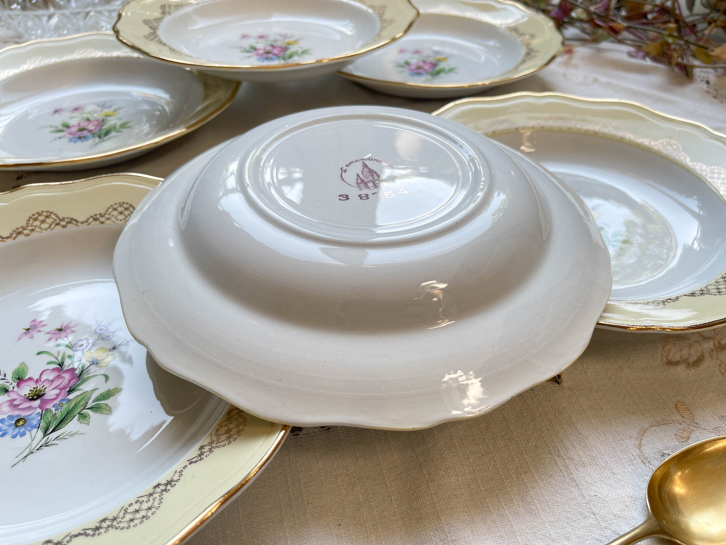 6 Assiettes creuses en porcelaine vintage motif fleuri blanche jaune doré L'Amandinoise 3875