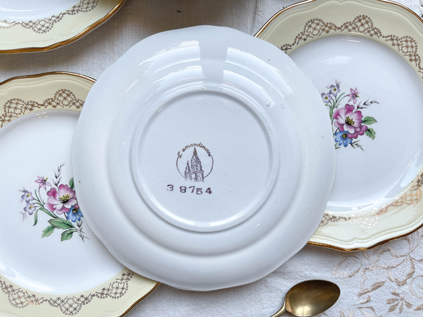 6 Petites assiettes en porcelaine vintage motif fleuri blanche jaune doré L'Amandinoise 38754