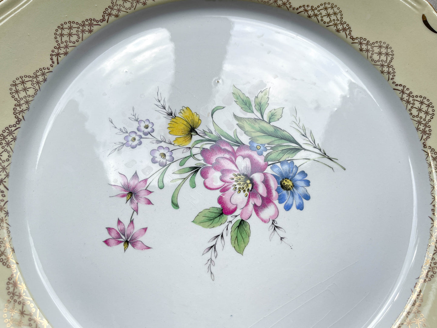 Plat à gâteau porcelaine vintage fleuri blanche jaune doré L'Amandinoise 38754 France 1950s