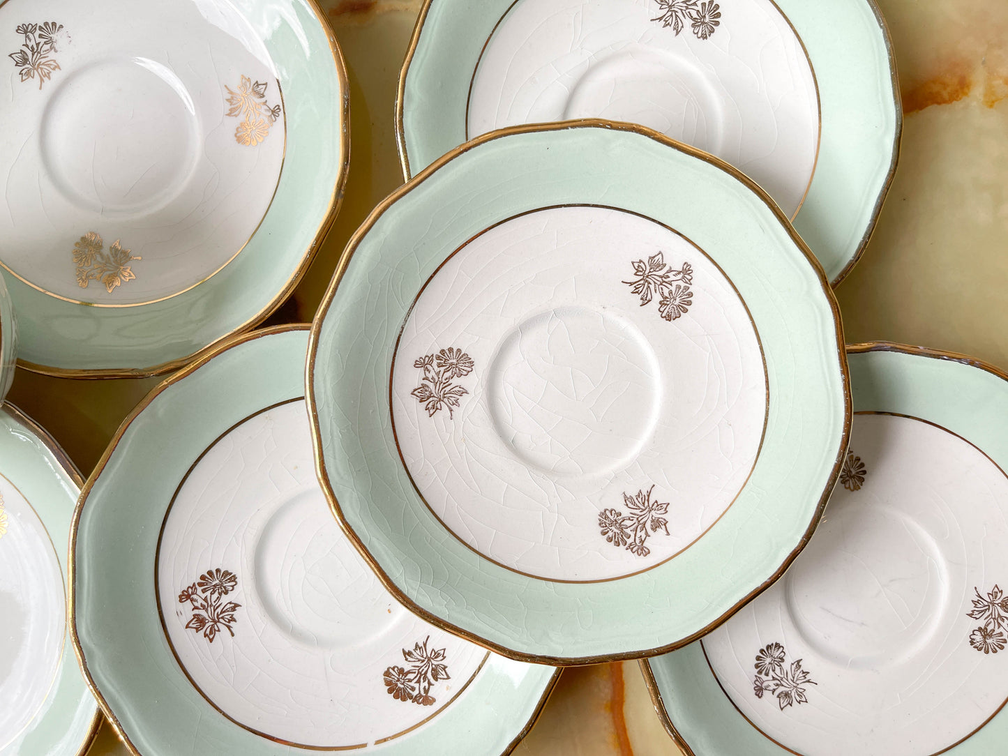 Service à thé/café vintage en porcelaine blanche verte doré L'Amandinoise
