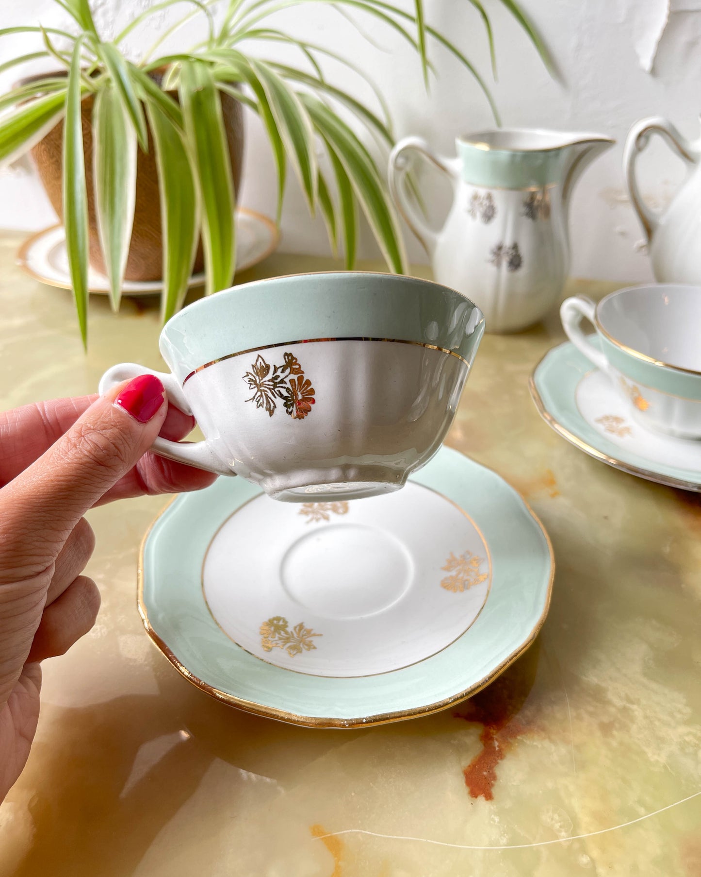 Service à thé/café vintage en porcelaine blanche verte doré L'Amandinoise