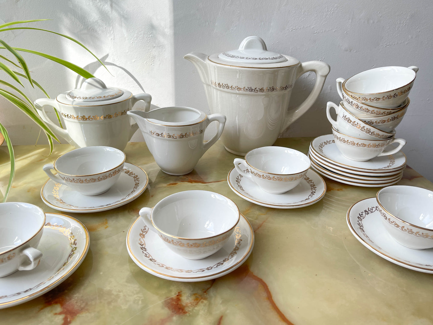 Service à thé/café vintage en porcelaine blanche doré Moulin des Loups modèle MADRID