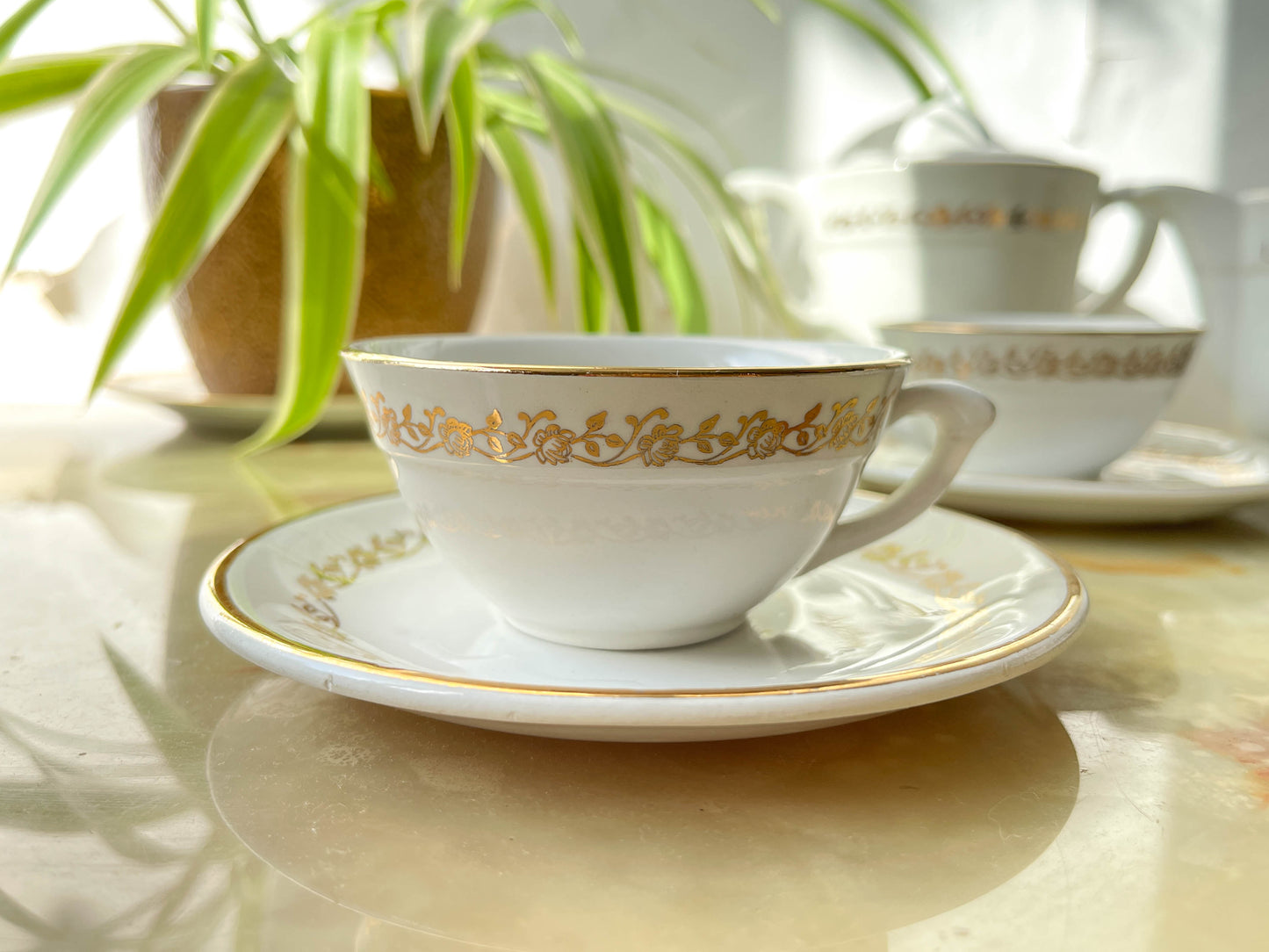 Service à thé/café vintage en porcelaine blanche doré Moulin des Loups modèle MADRID