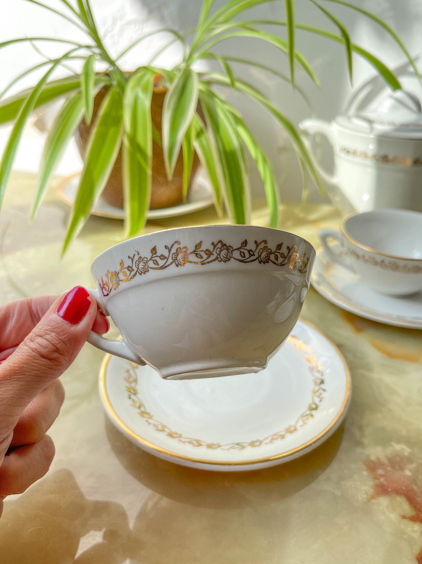 Service à thé/café vintage en porcelaine blanche doré Moulin des Loups modèle MADRID