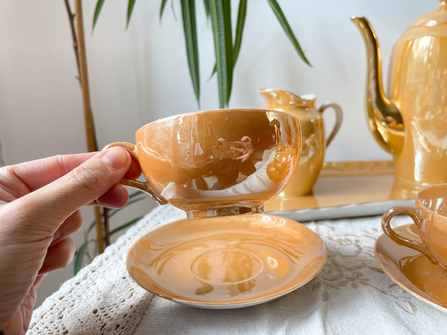 Service à thé vintage en Lustre Czecho-Slovaquia Victoria China pêche irisé 1950