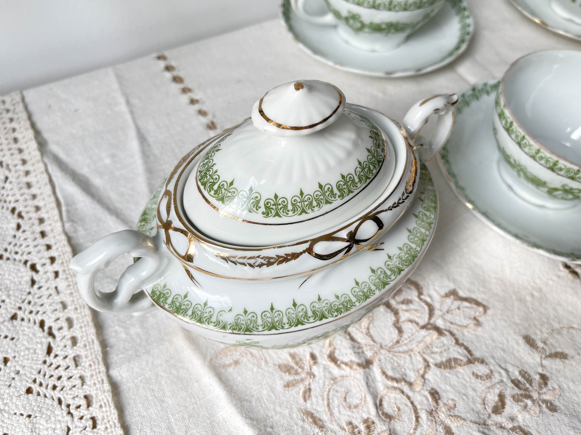 Service à thé/café vintage en porcelaine blanche verte doré XIXème