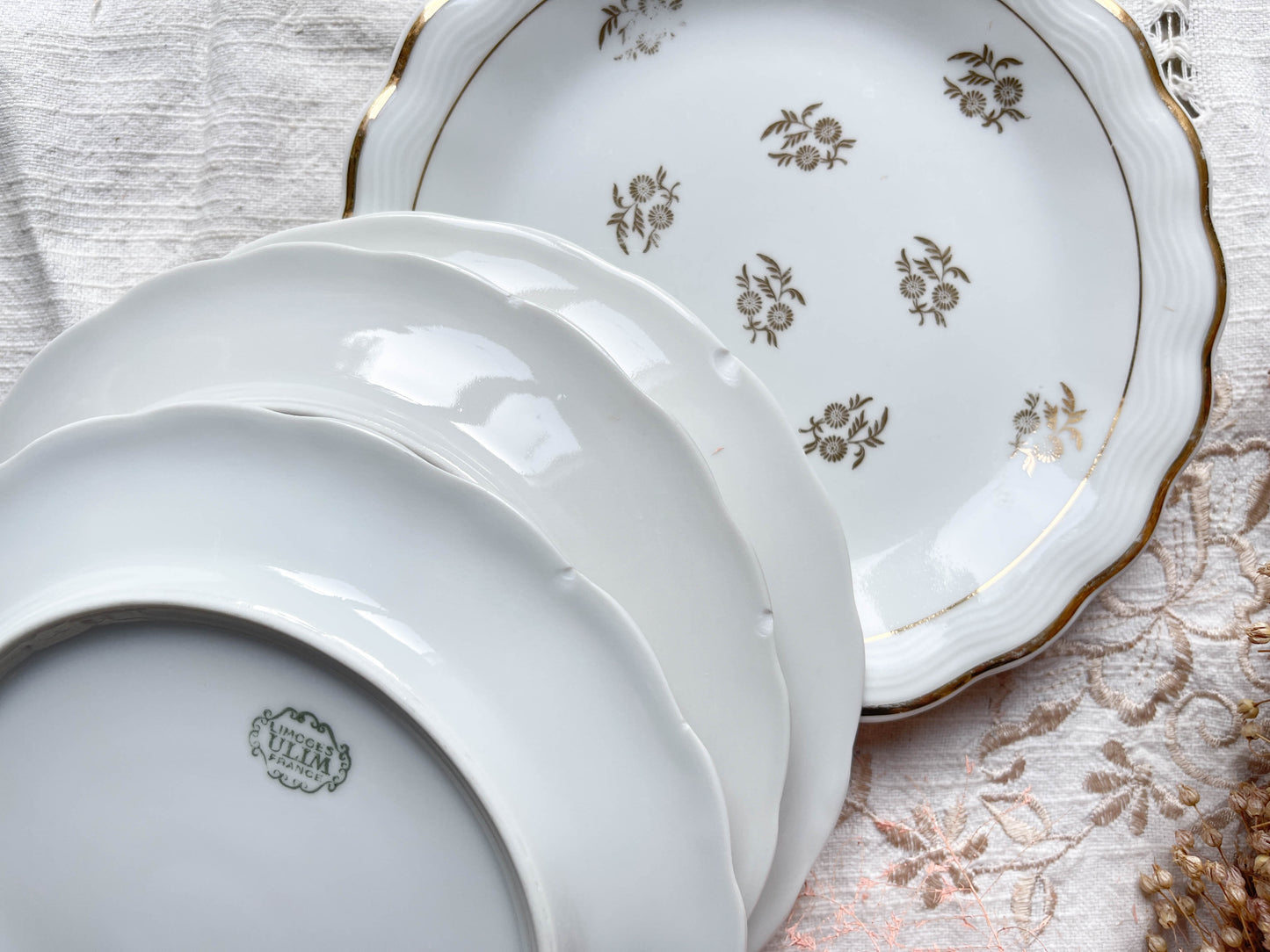 Service à dessert vintage en porcelaine fleurie blanche dorée LIMOGES ULIM