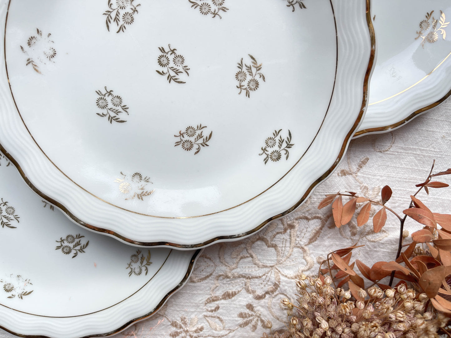 Service à dessert vintage en porcelaine fleurie blanche dorée LIMOGES ULIM