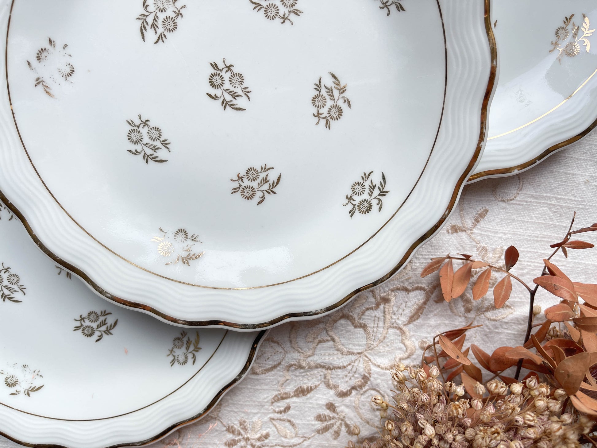 Service à dessert vintage en porcelaine fleurie blanche dorée LIMOGES ULIM