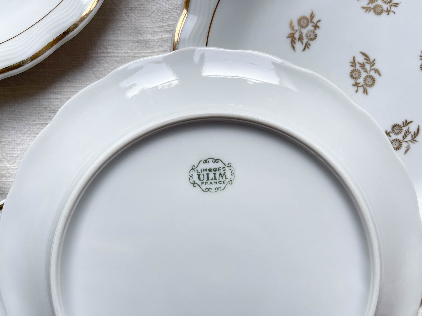 Service à dessert vintage en porcelaine fleurie blanche dorée LIMOGES ULIM