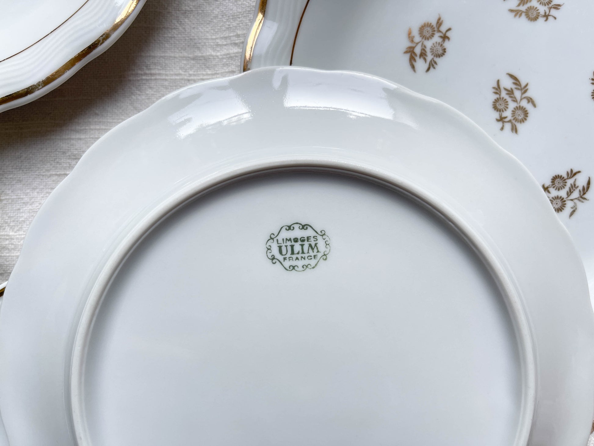 Service à dessert vintage en porcelaine fleurie blanche dorée LIMOGES ULIM