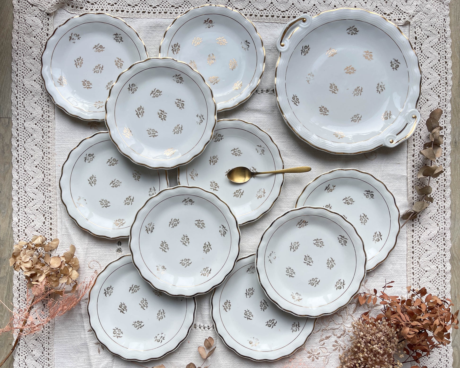 Service à dessert vintage en porcelaine fleurie blanche dorée LIMOGES ULIM
