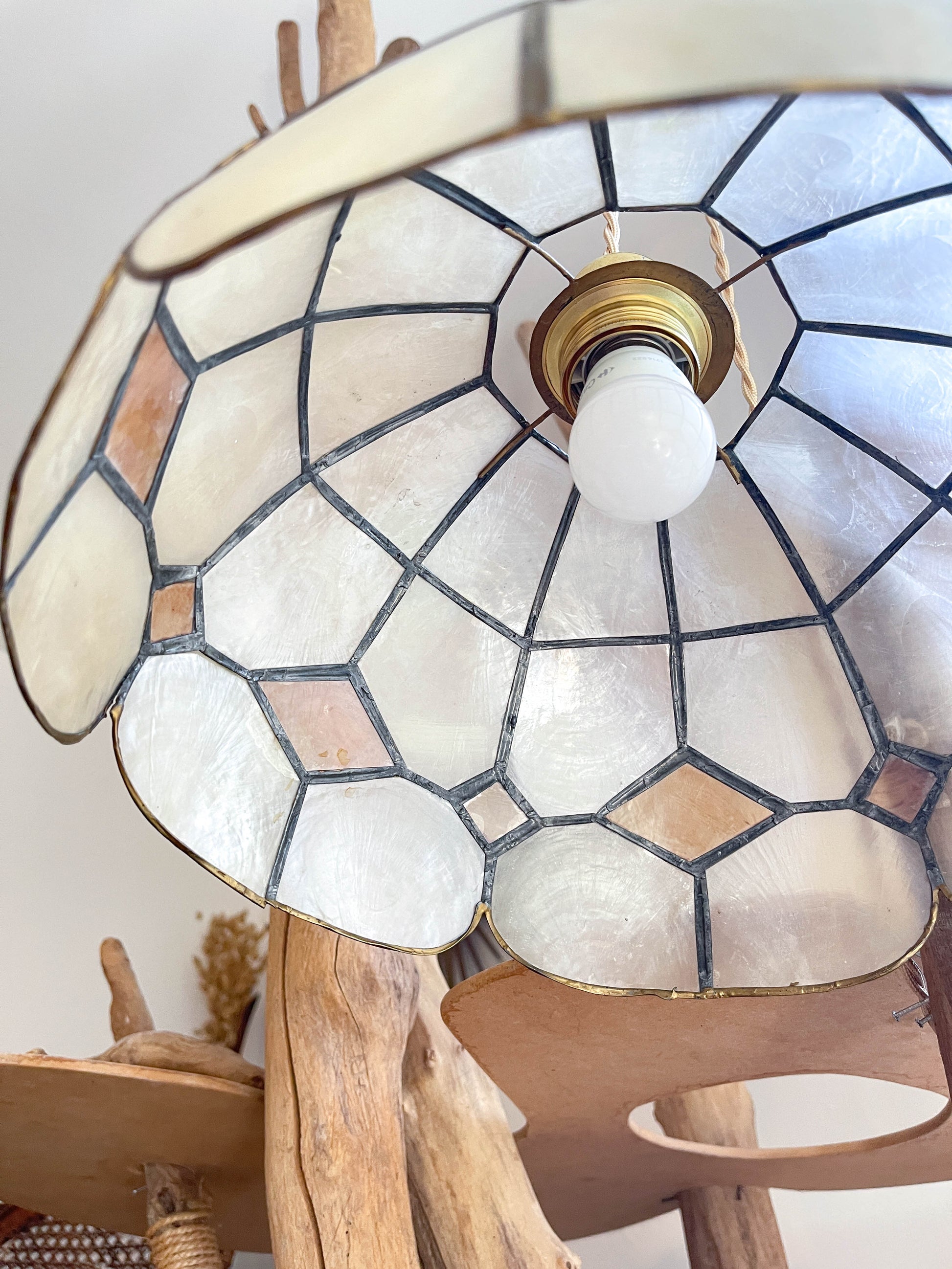 Suspension vintage nacre et laiton vintage 1970