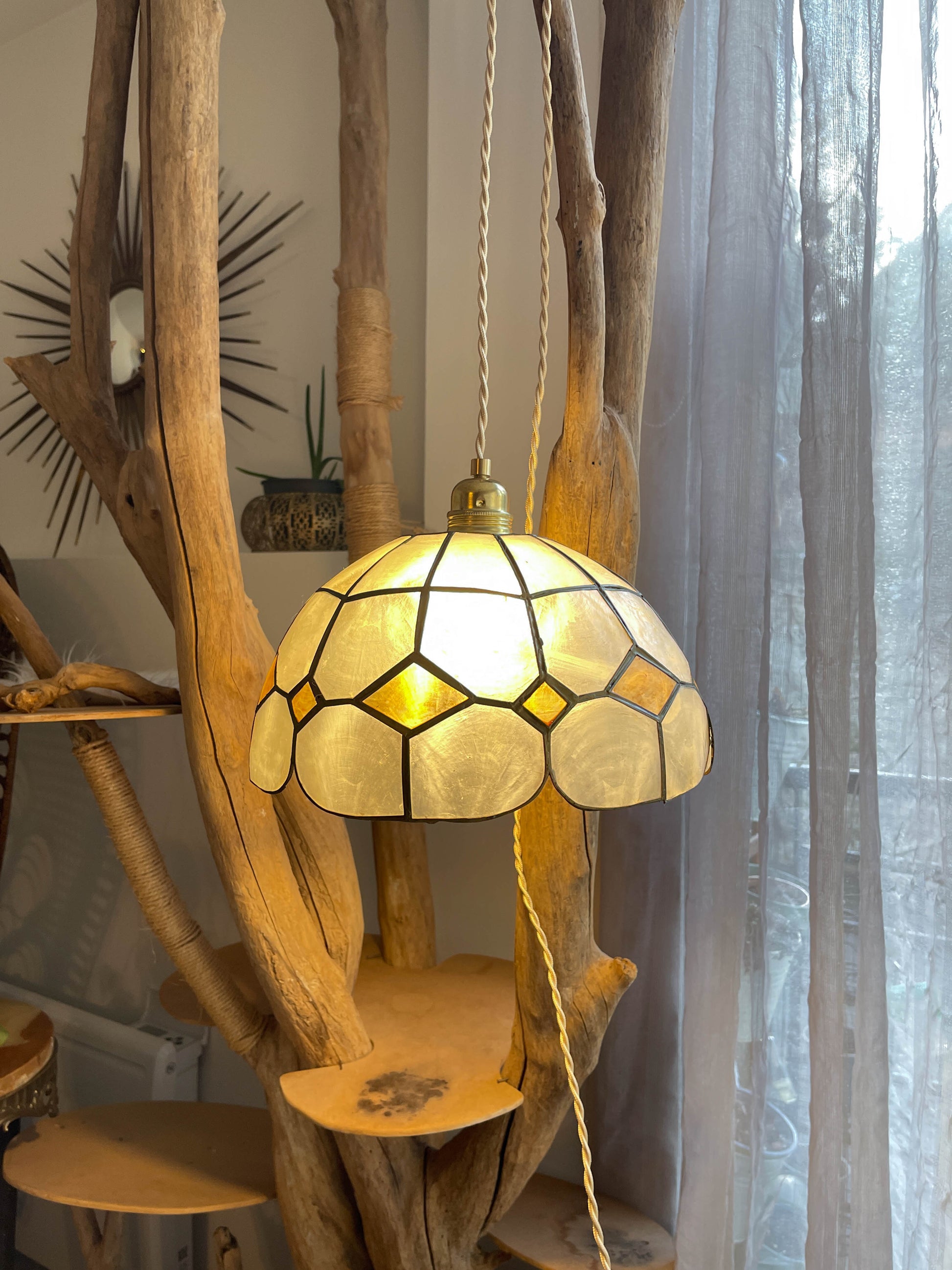 Suspension vintage nacre et laiton vintage 1970