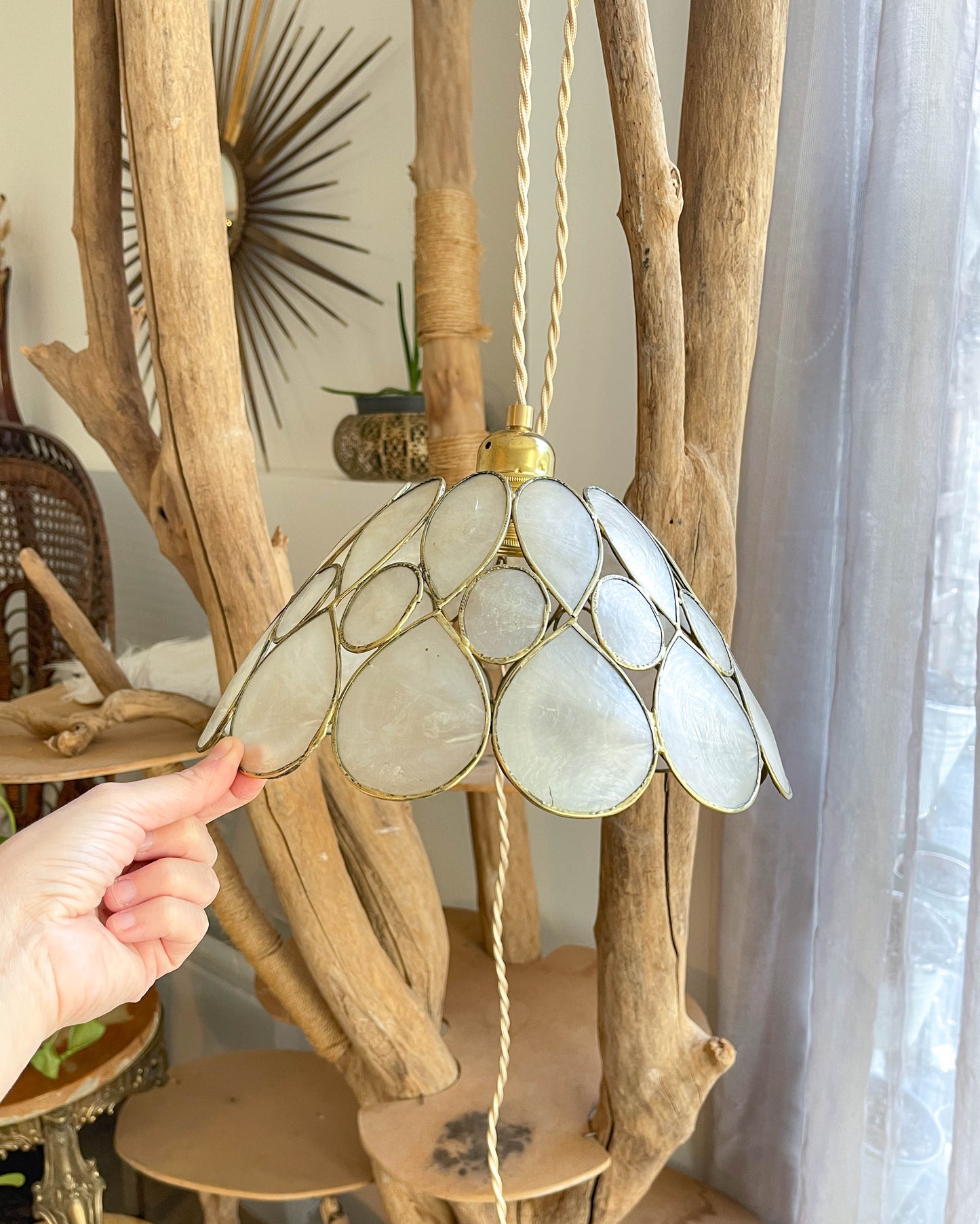 Suspension vintage nacre et laiton vintage 1970