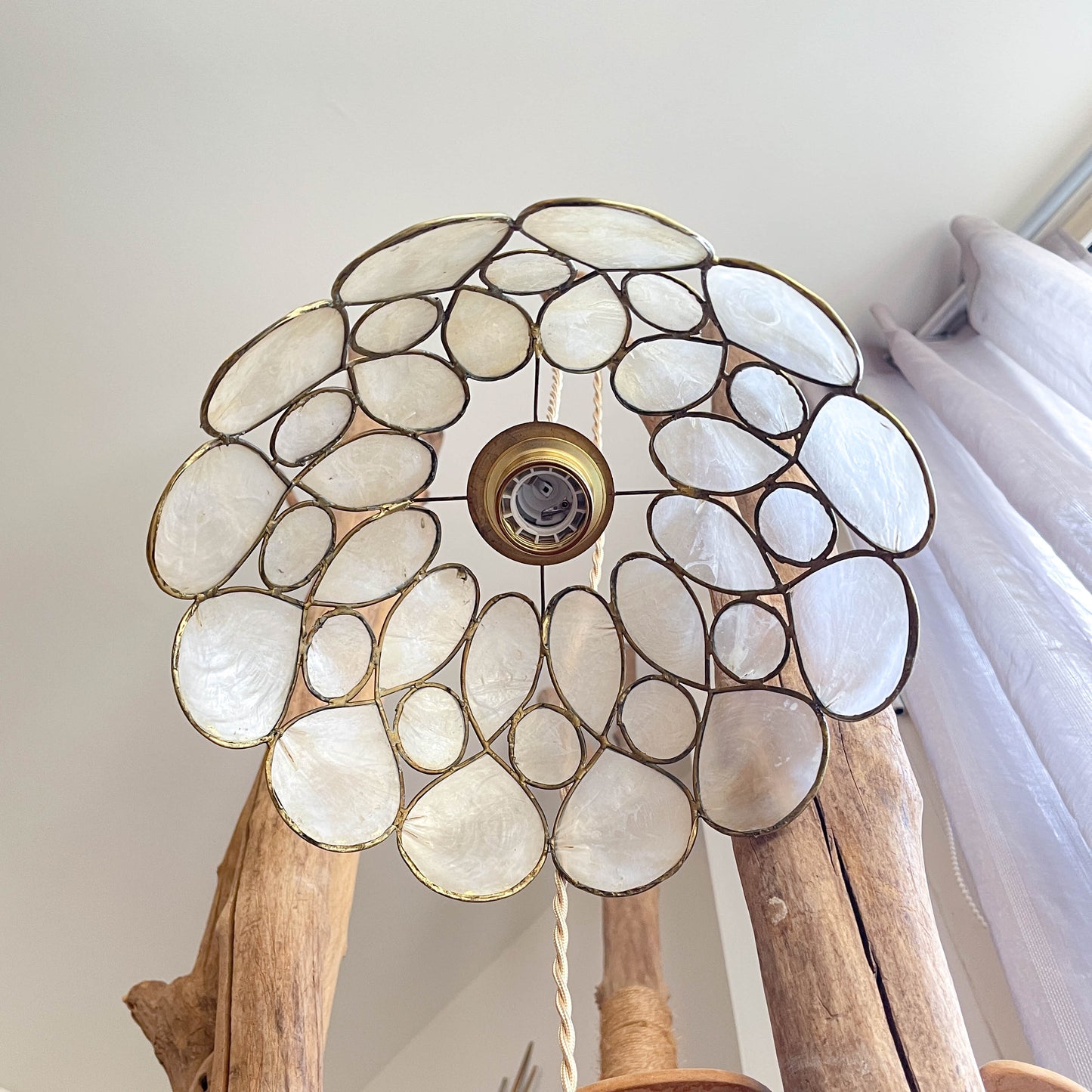 Suspension vintage nacre et laiton vintage 1970