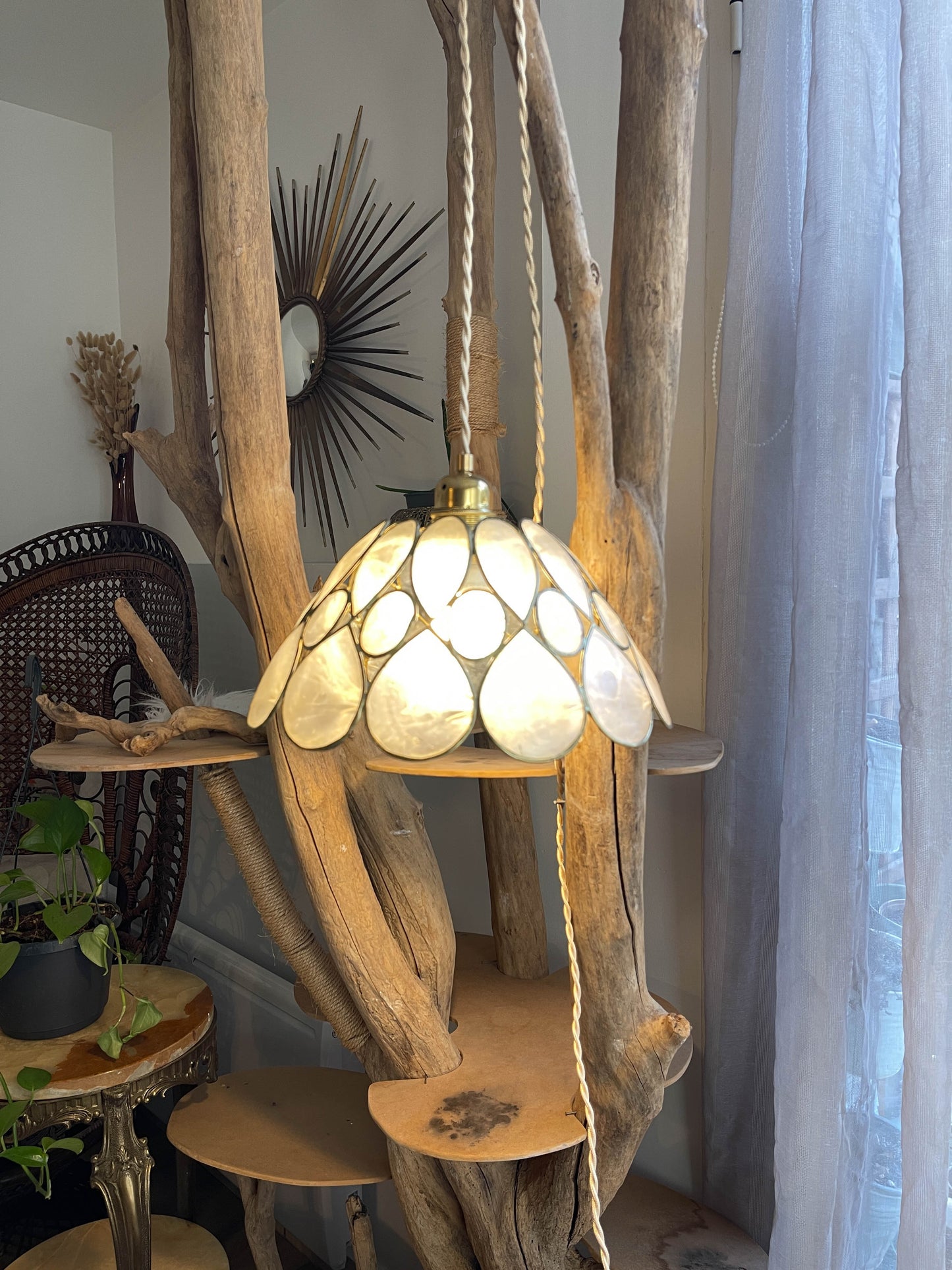 Suspension vintage nacre et laiton vintage 1970