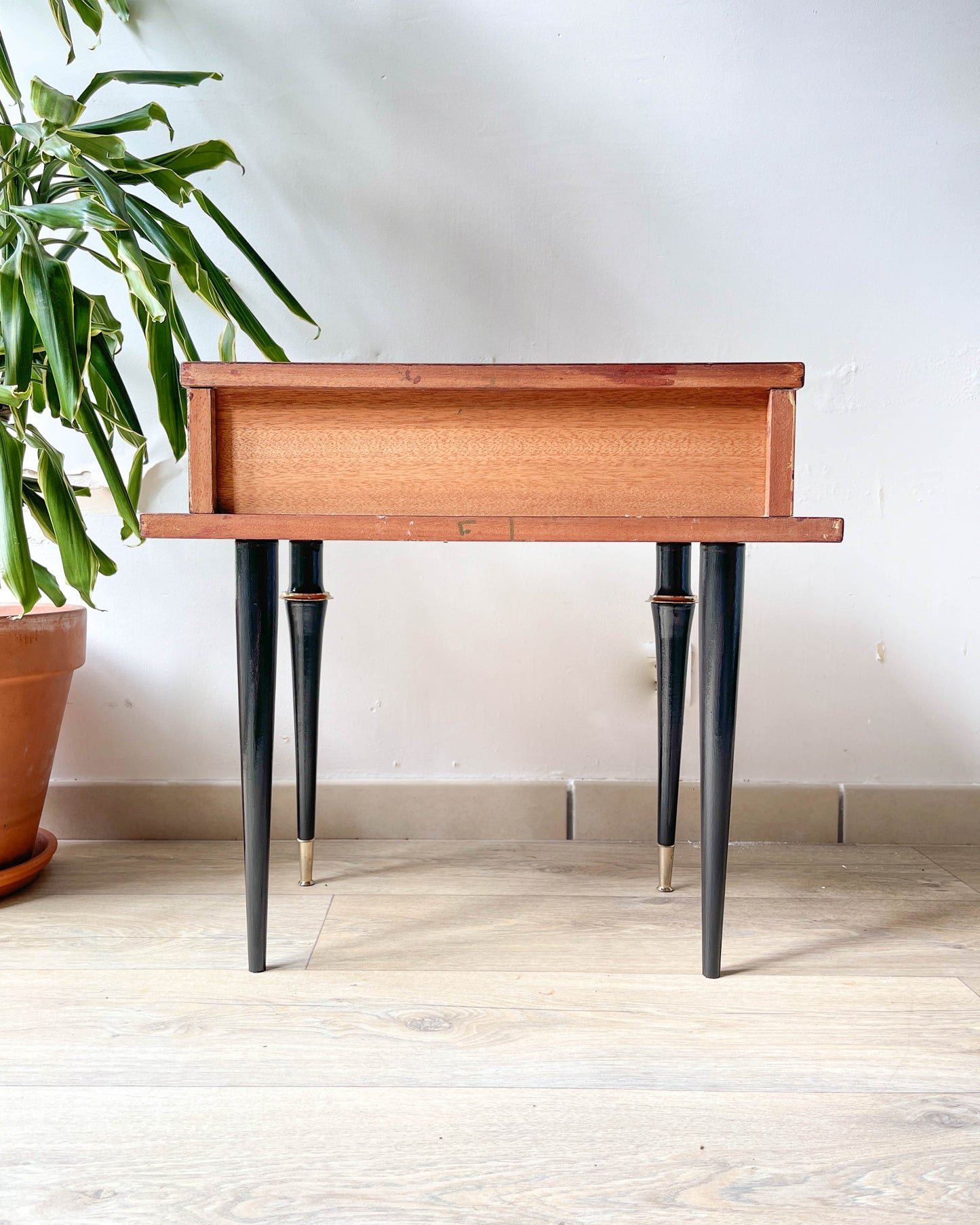 Table de chevet vintage bois et laiton style Art déco