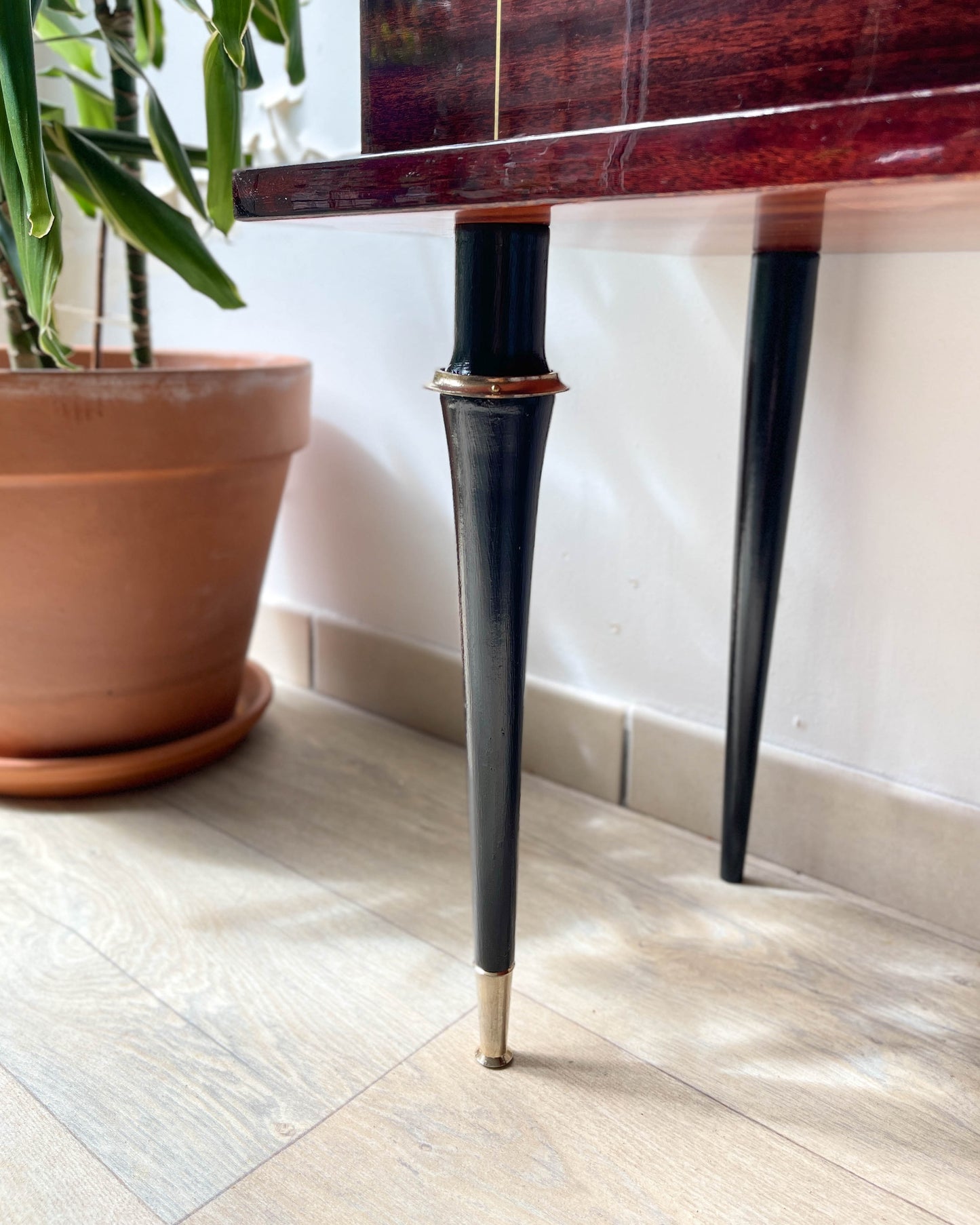 Table de chevet vintage bois et laiton style Art déco