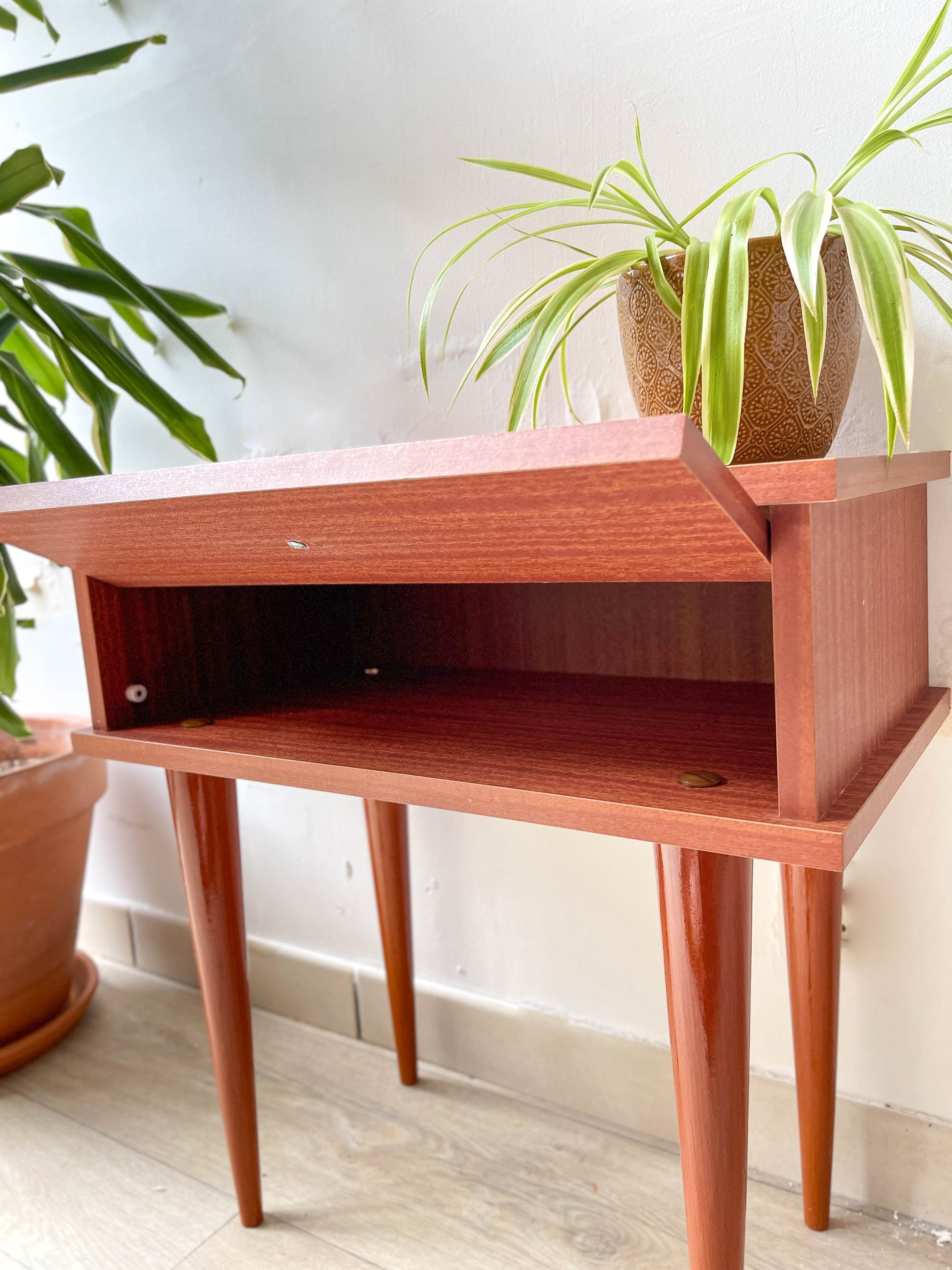 Table-de-chevet-vintage-style-scandinave