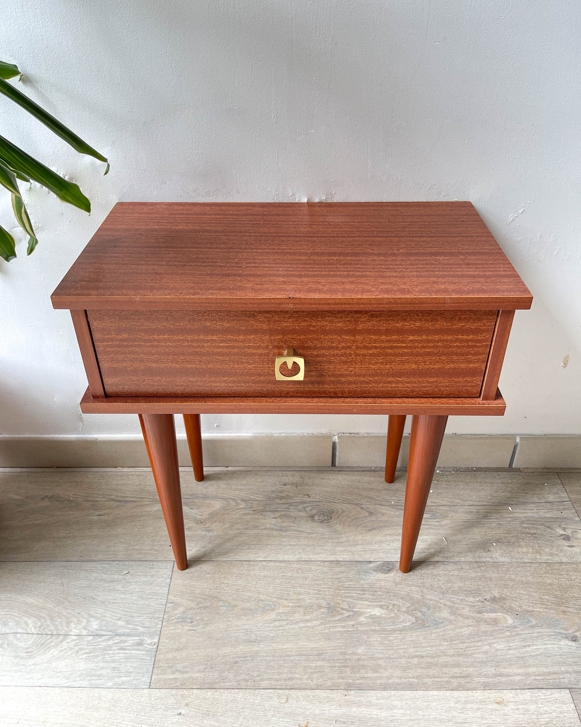 Table-de-chevet-vintage-style-scandinave