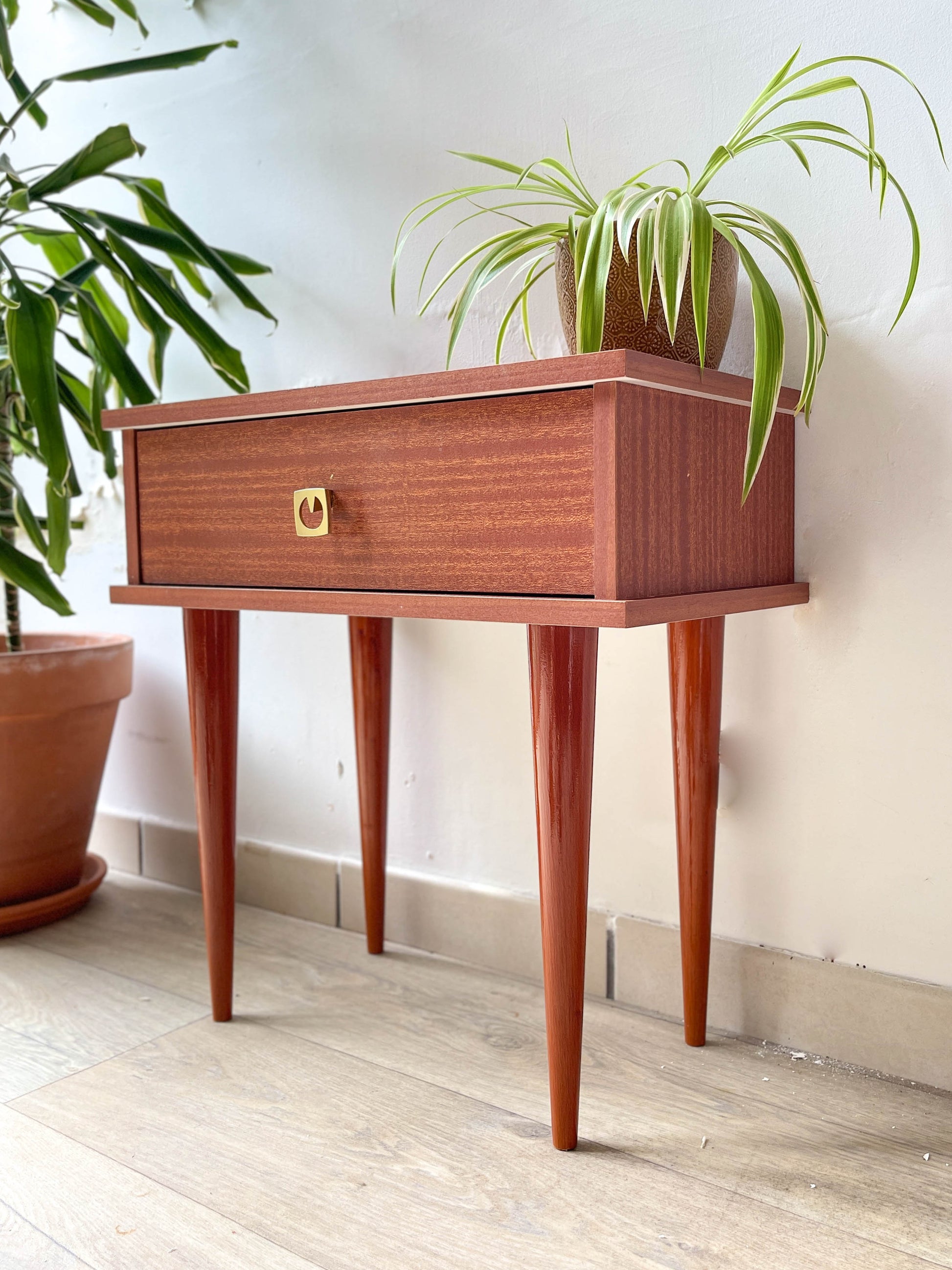 Table-de-chevet-vintage-style-scandinave