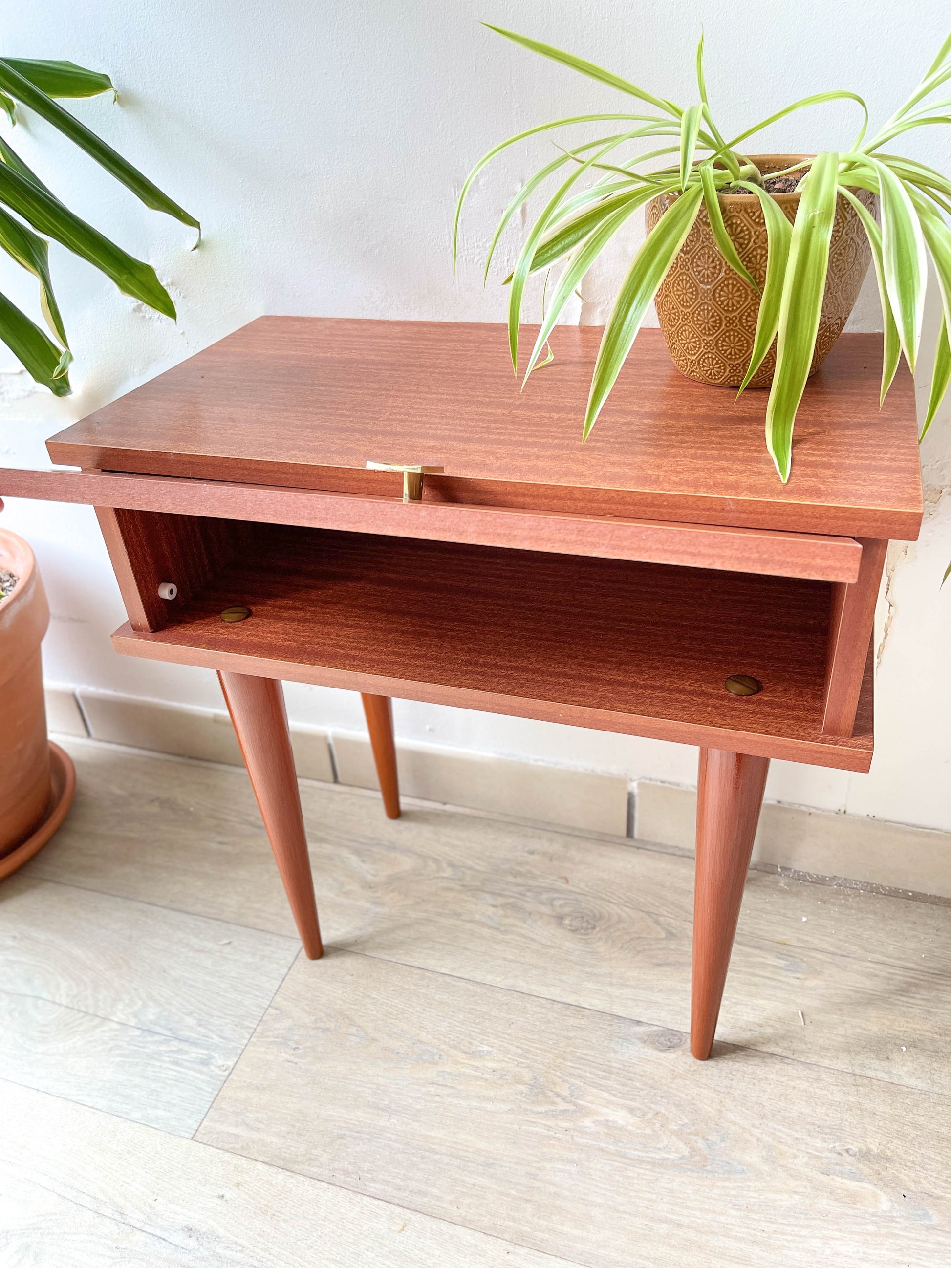 Table-de-chevet-vintage-style-scandinave