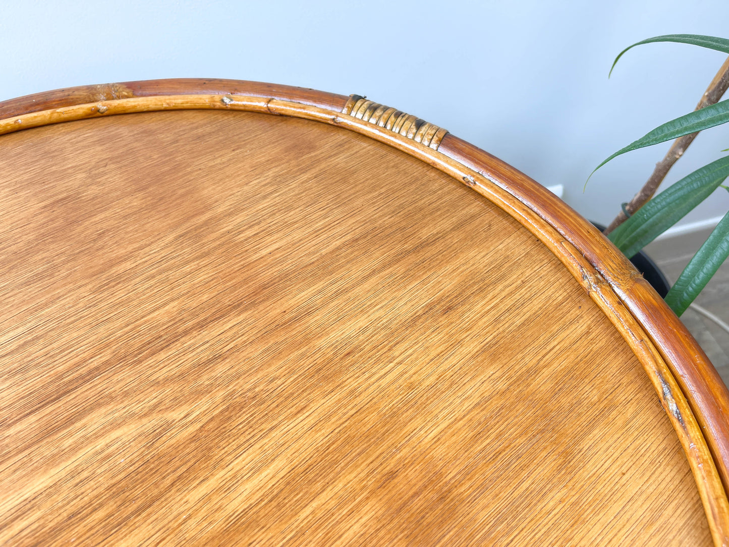 Table basse ronde rotin vintage 1970