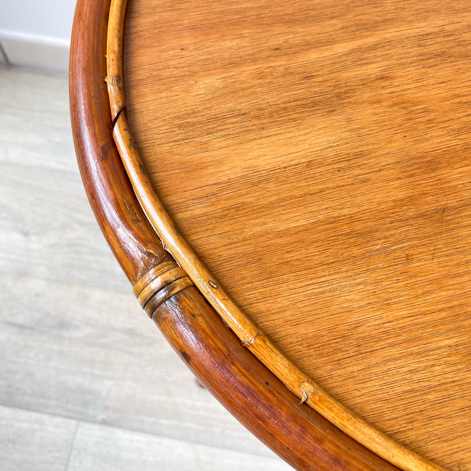 Table basse ronde rotin vintage 1970