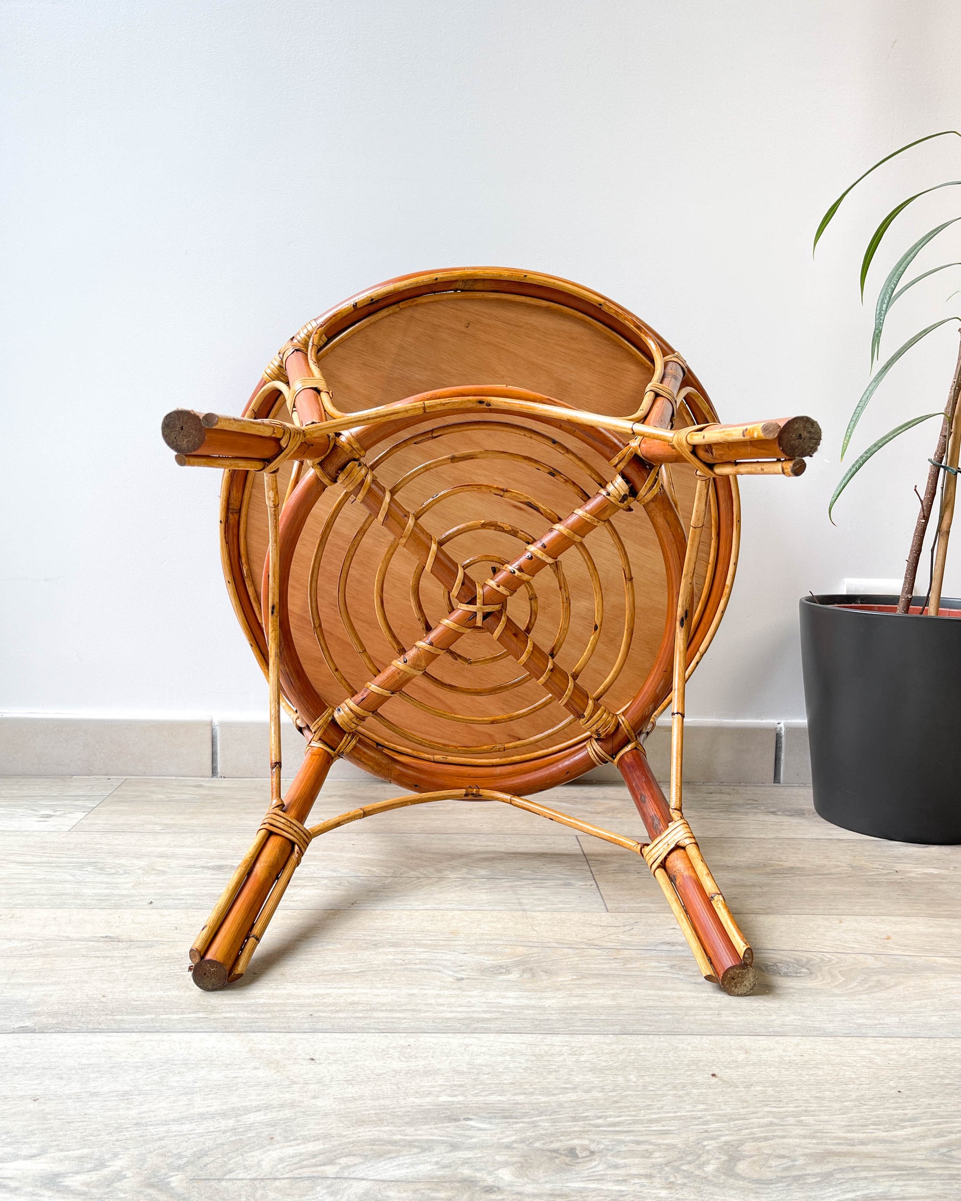 Table basse ronde rotin vintage 1970