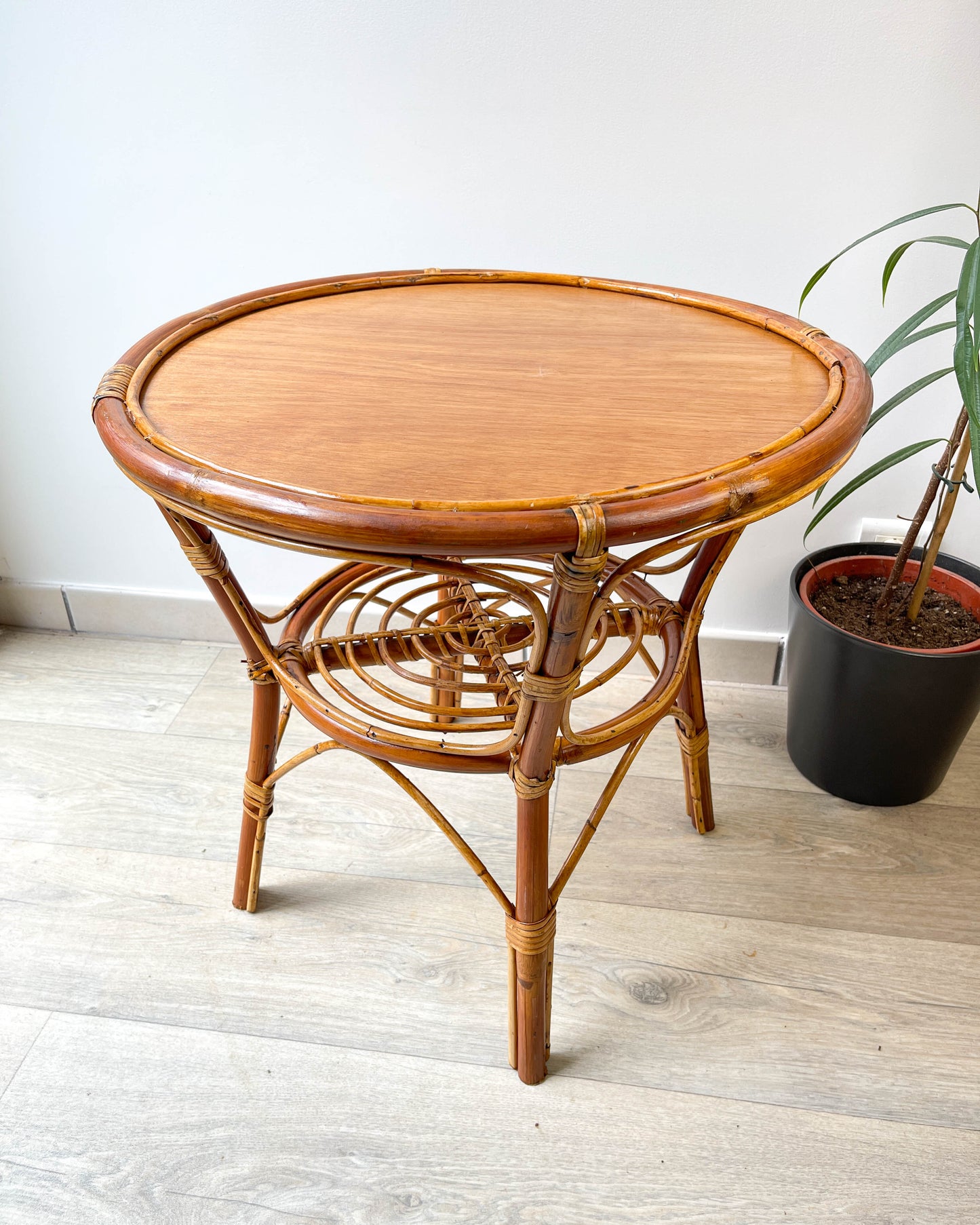 Table basse ronde rotin vintage 1970
