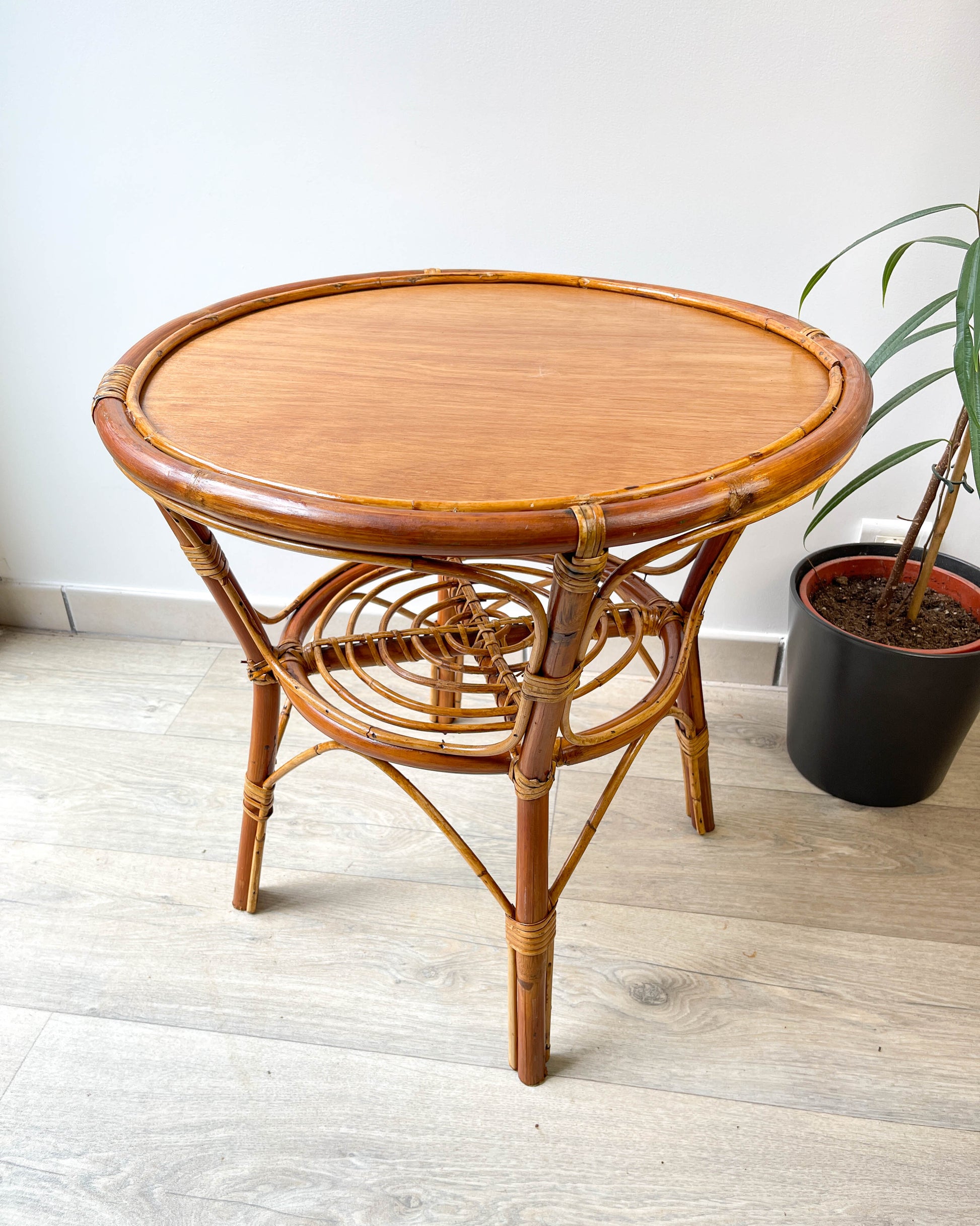 Table basse ronde rotin vintage 1970