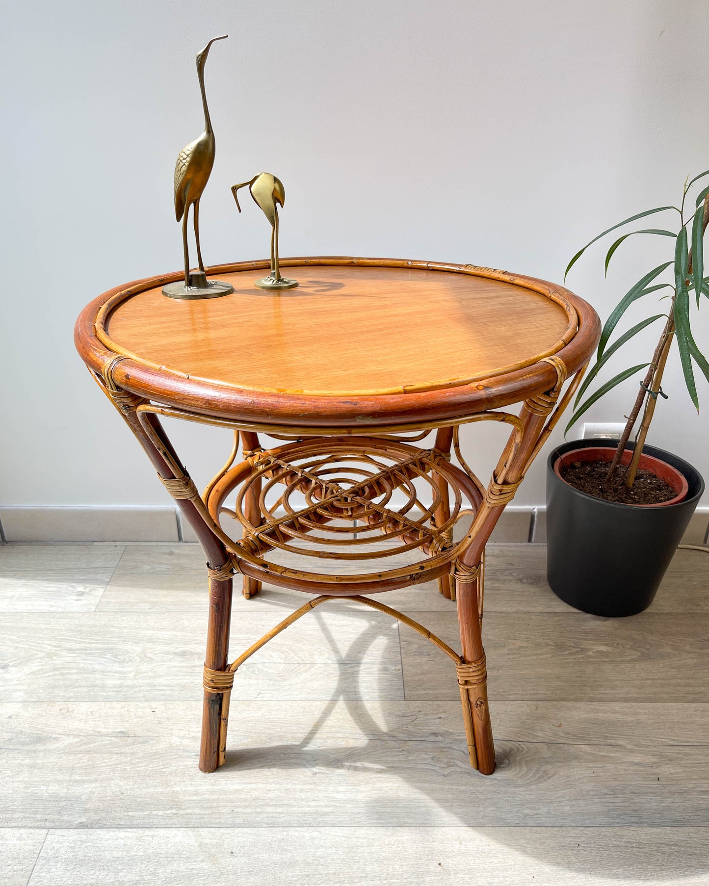 Table basse ronde rotin vintage 1970